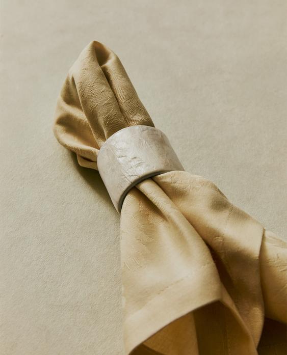 طقم حلقات فوط المائدة من عرق اللؤلؤ (طقم 4 قطع) طقم حلقات فوط المائدة من عرق اللؤلؤ (طقم 4 قطع)