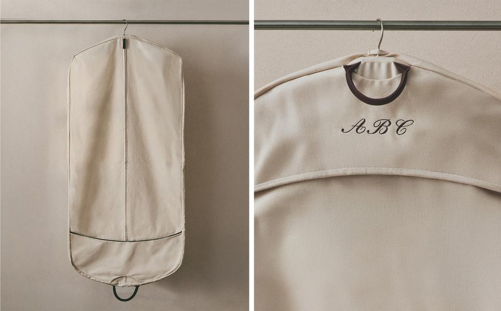 REISEKLEIDERSACK MIT LEDERDETAILS