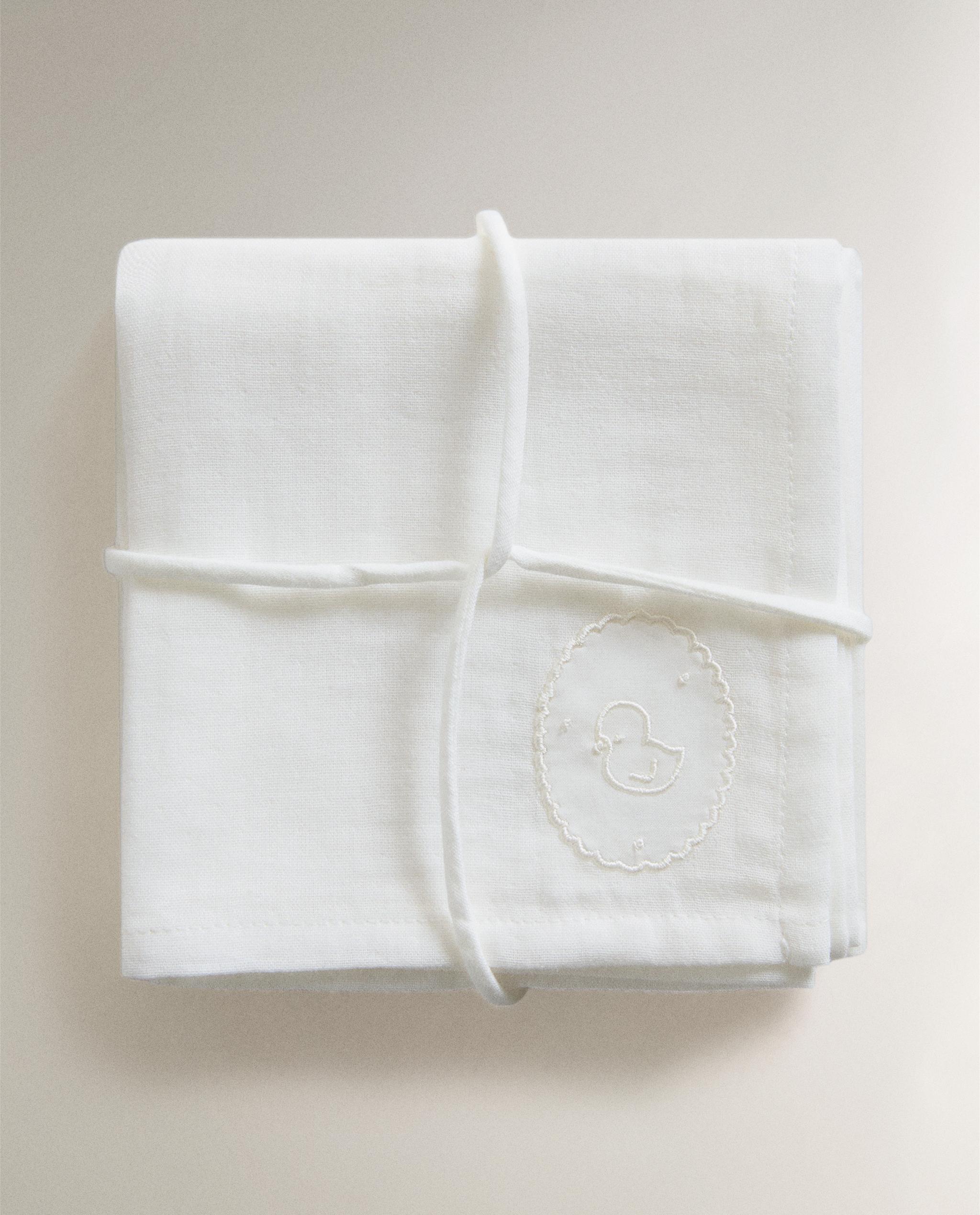 PACK OF EMBROIDERED BABY MUSLIN CLOTHS (PACK OF 2) product thumbnail 6