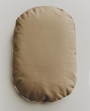 OVAL PET CUSHION WITH PIPING