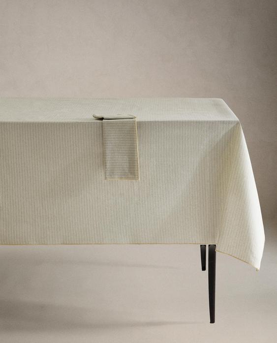 STRIPED OVERLOCK TABLECLOTH STRIPED OVERLOCK TABLECLOTH