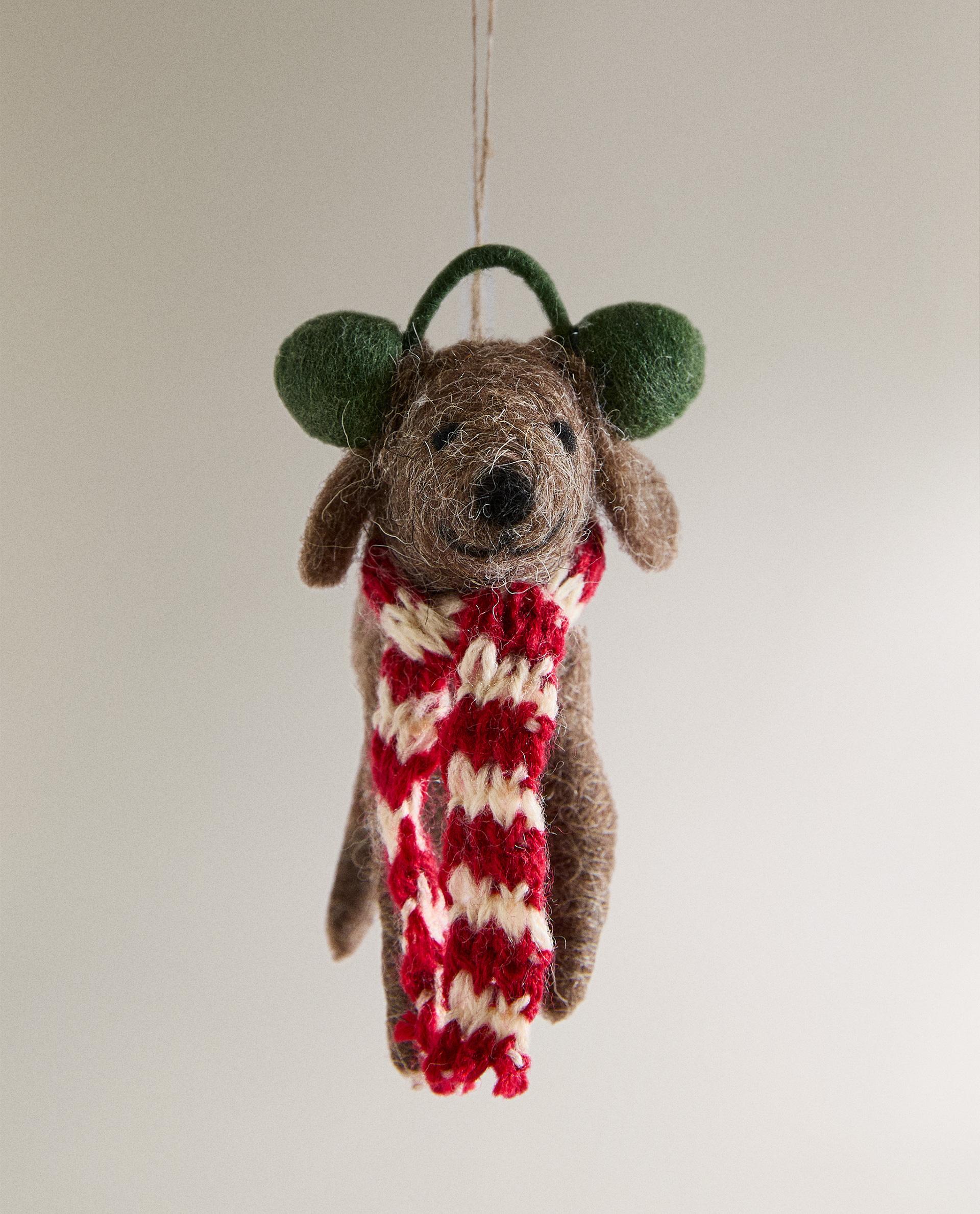 WOLLEN HOND MET SJAAL KERSTBOOMHANGER