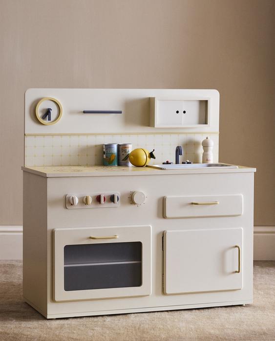 KIDS' WOODEN PLAY KITCHEN