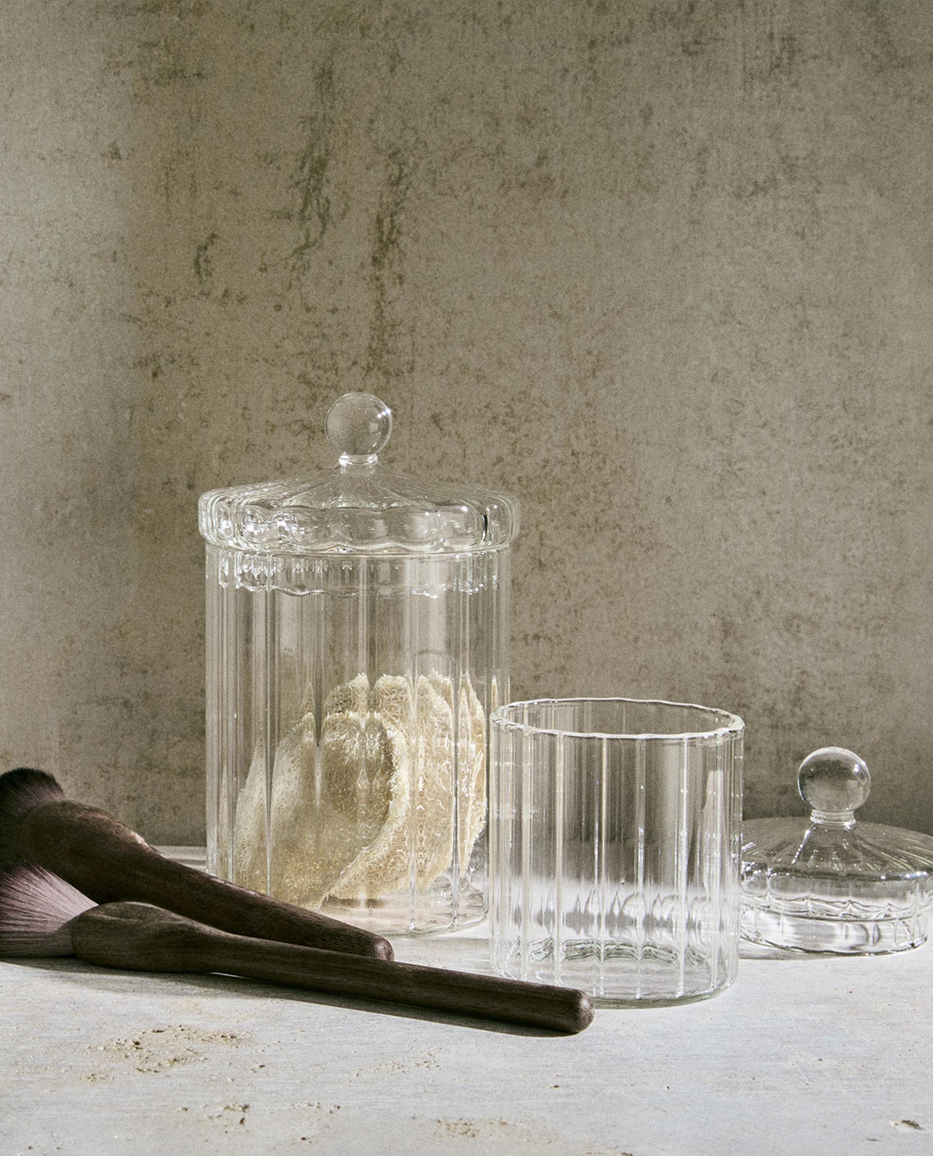 BOROSILICATE BATHROOM SET WITH RAISED DESIGN