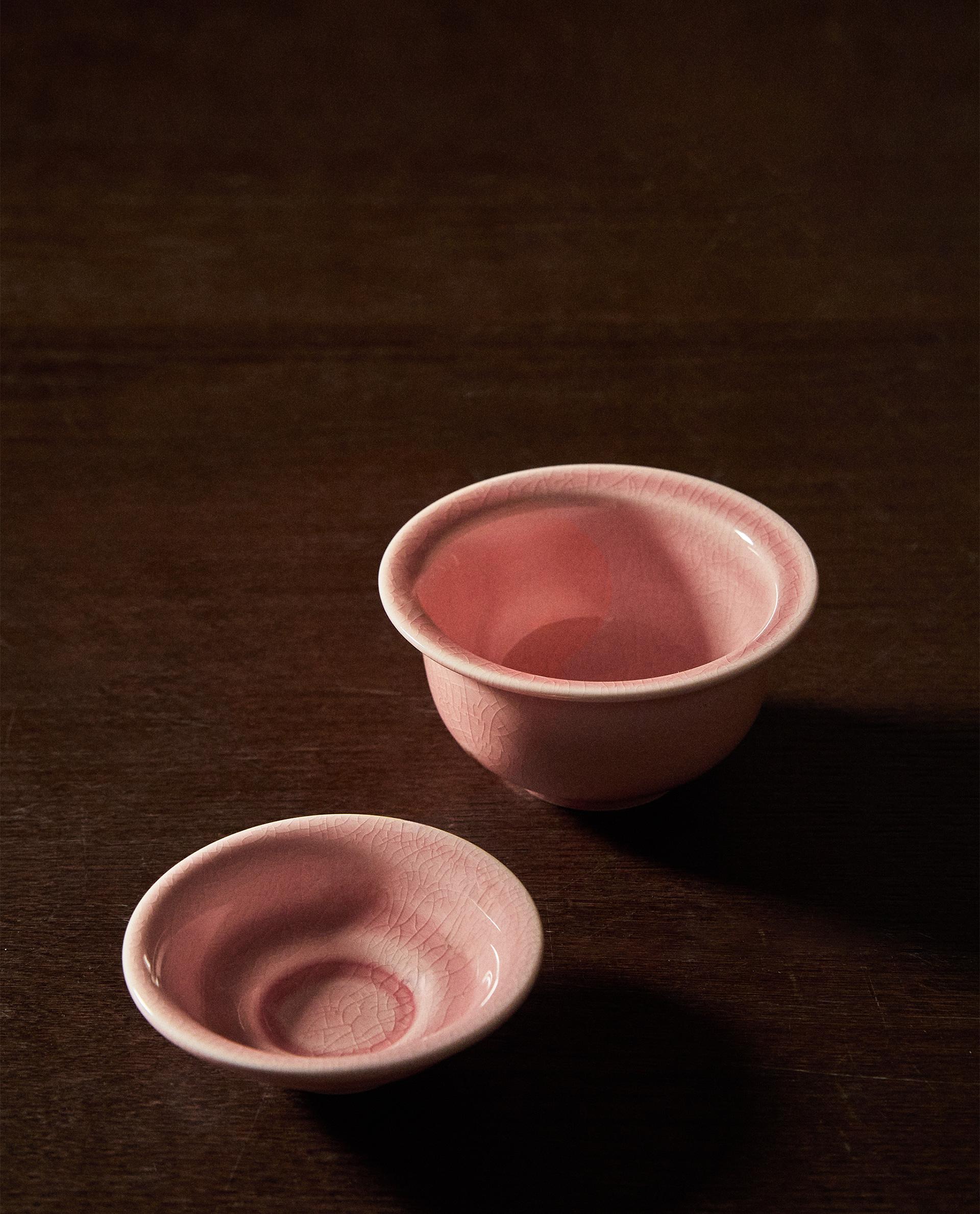 CRACKLED EFFECT STONEWARE BOWL WITH LID