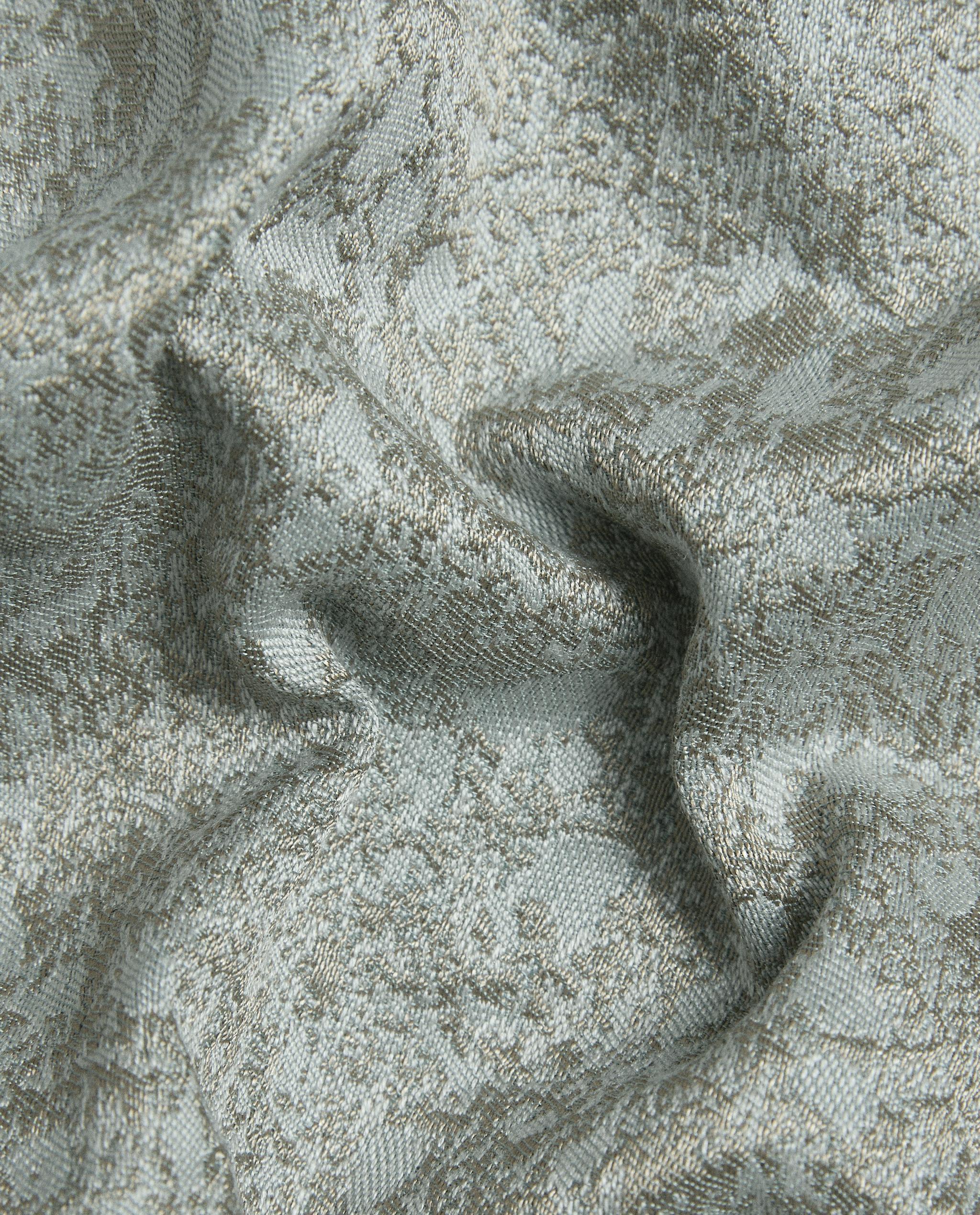 FLORAL JACQUARD BLANKET product thumbnail 8