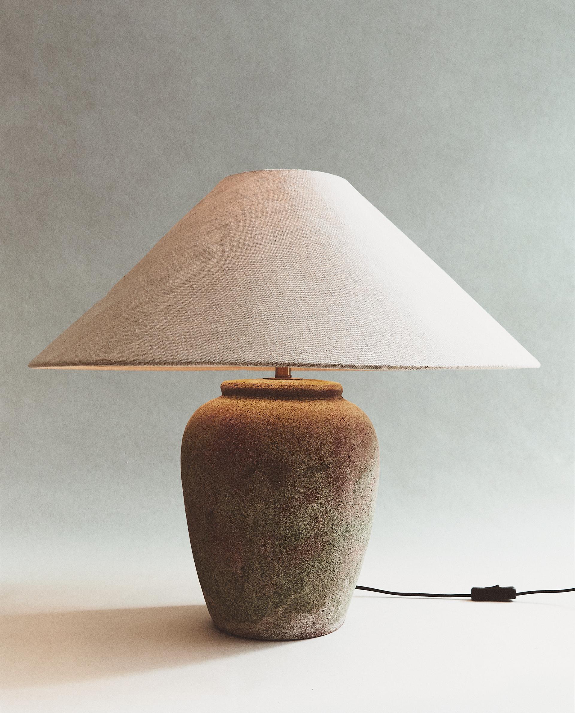 Veioză Ceramică Elegantă cu Abajur Conic | Zara Home