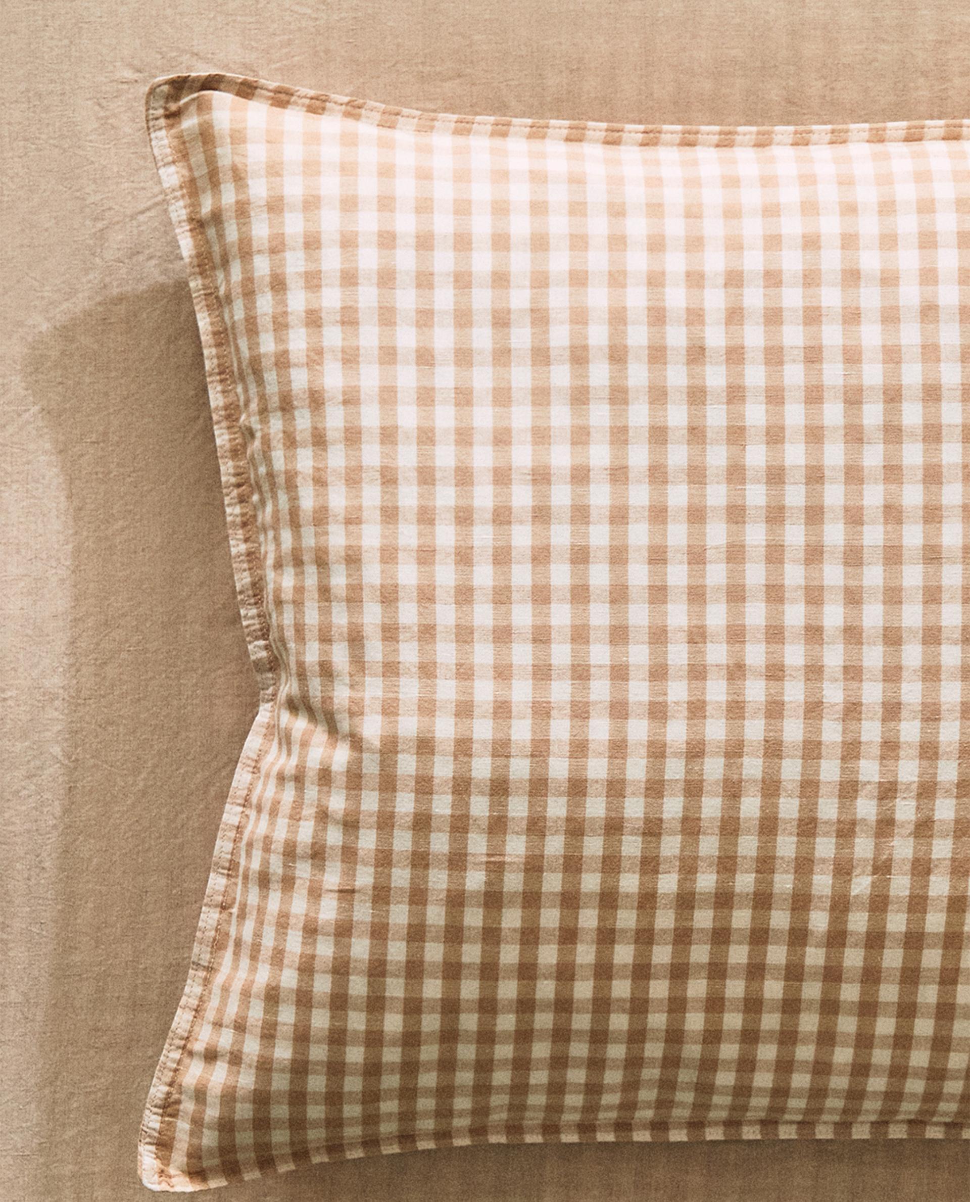 BURBERRY チェック柄 枕・ピローおまとめ売り２点　ピローケース　枕カバー BURBERRY チェック柄 枕・ピローおまとめ売り2点 ピローケース