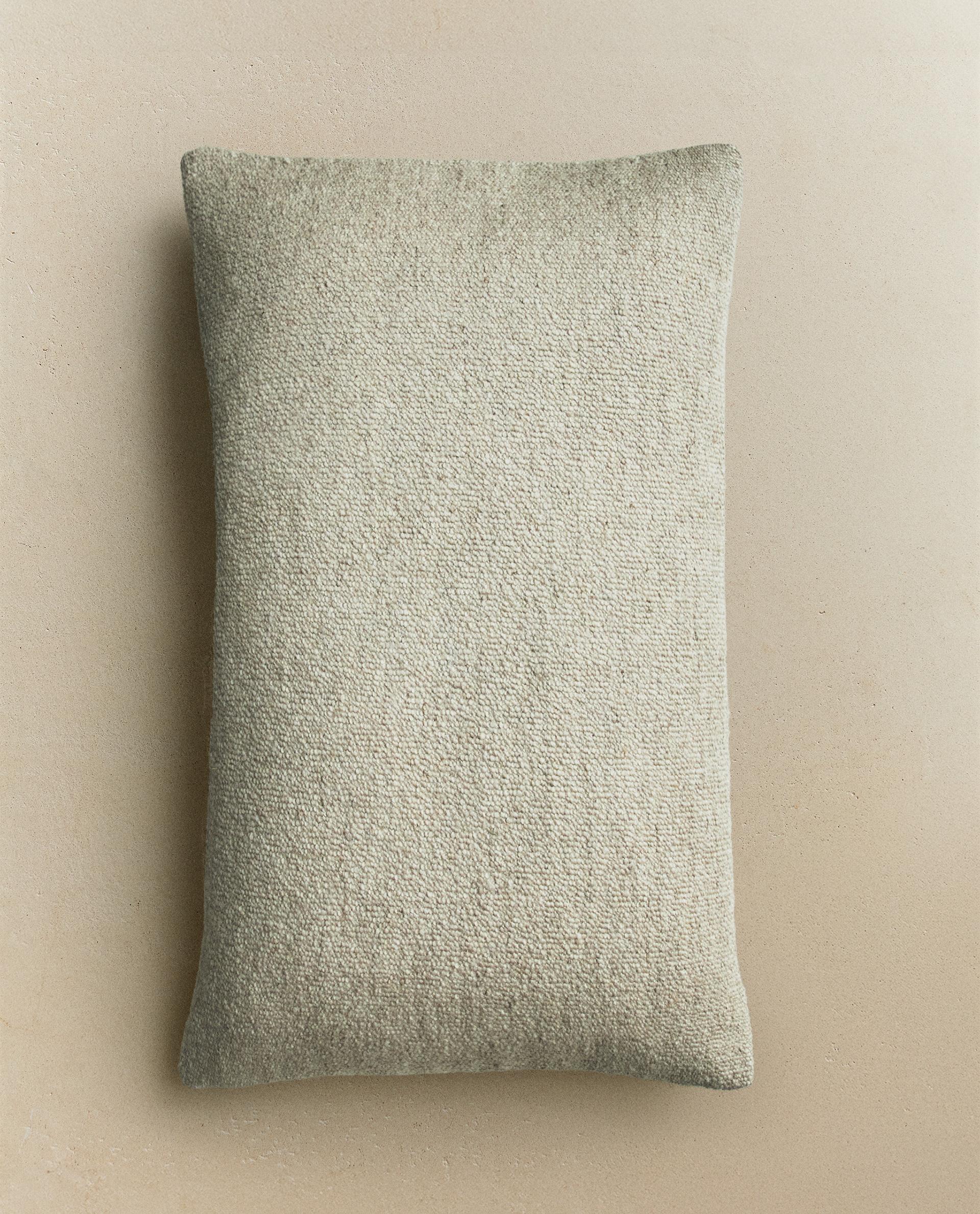 ソファとリビングルームの装飾クッション | Zara Home 日本/Japan