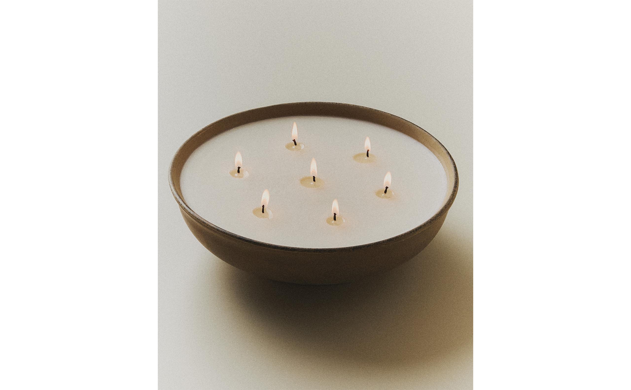(1200 G) INCENSE LEATHER SCENTED CANDLE