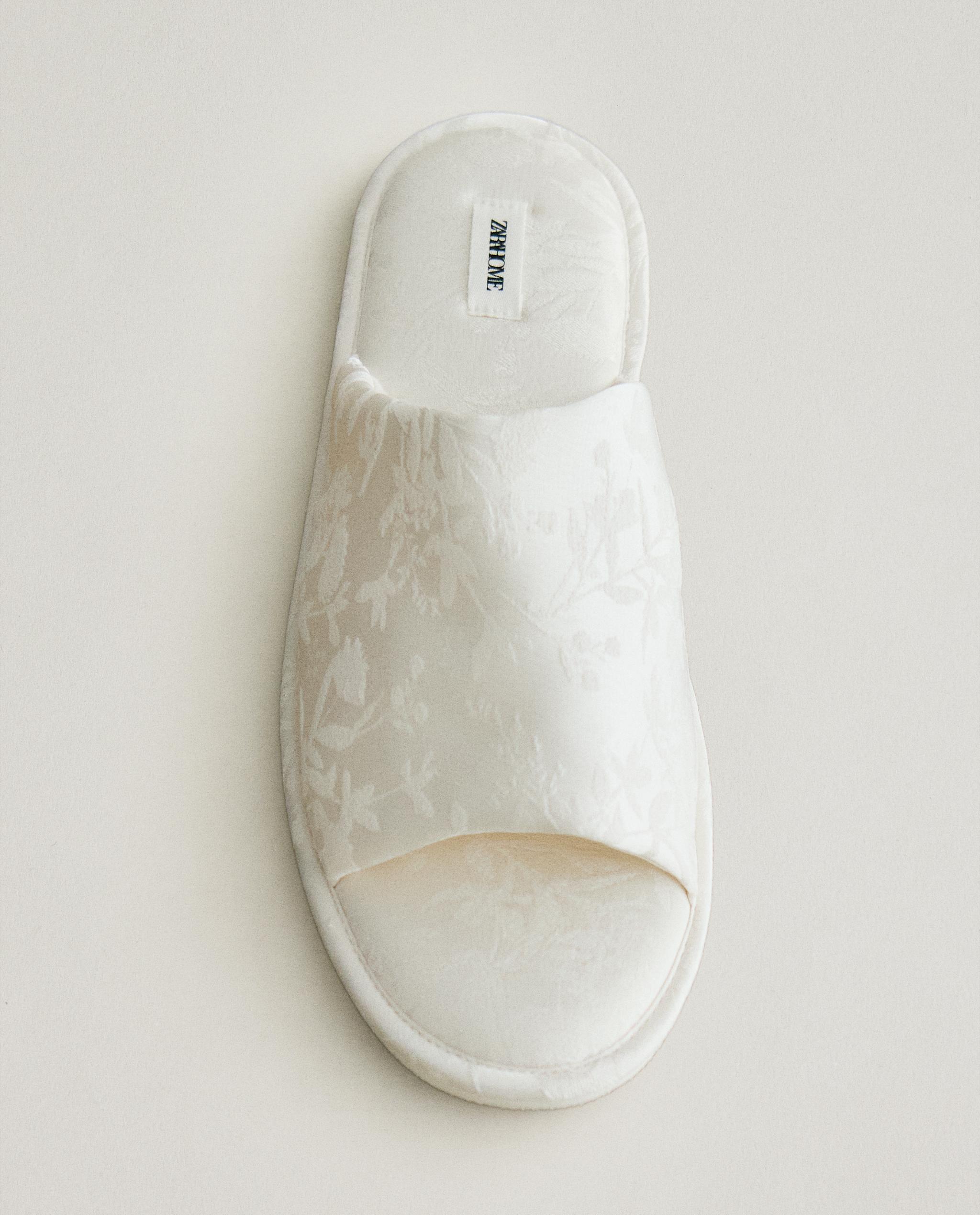 JACQUARD SLIDERS product thumbnail 9