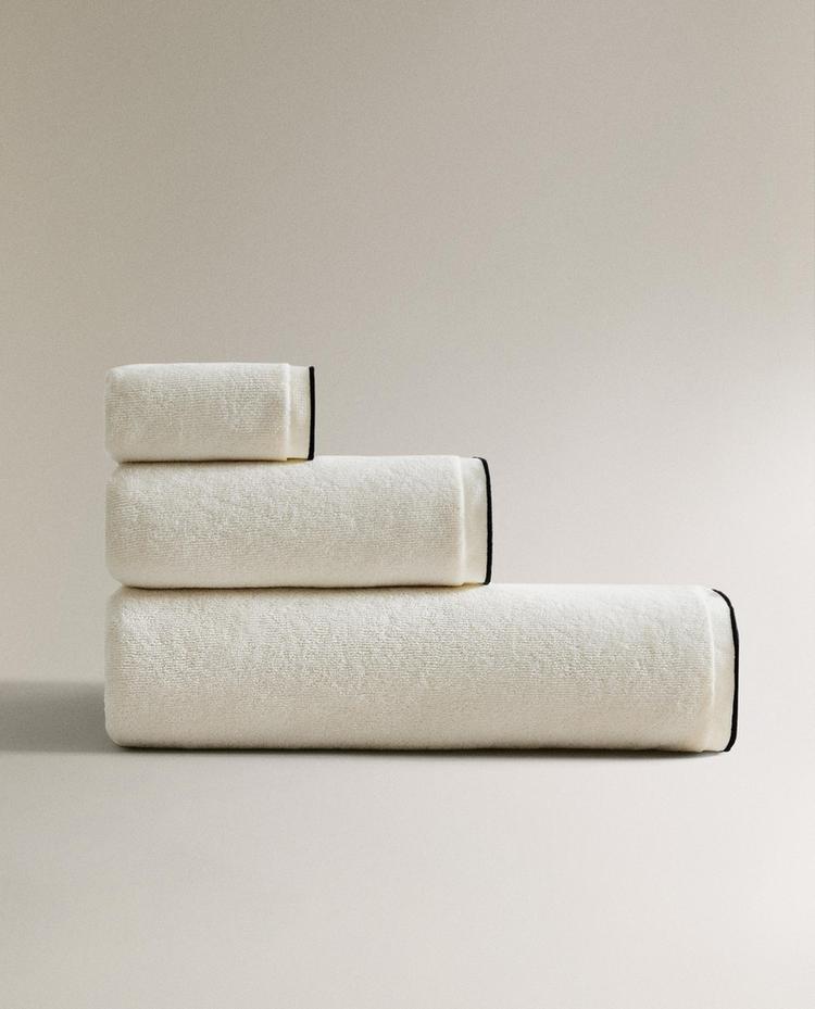SERVIETTE DE BAIN VELOURS OVERLOCK SERVIETTE DE BAIN VELOURS OVERLOCK