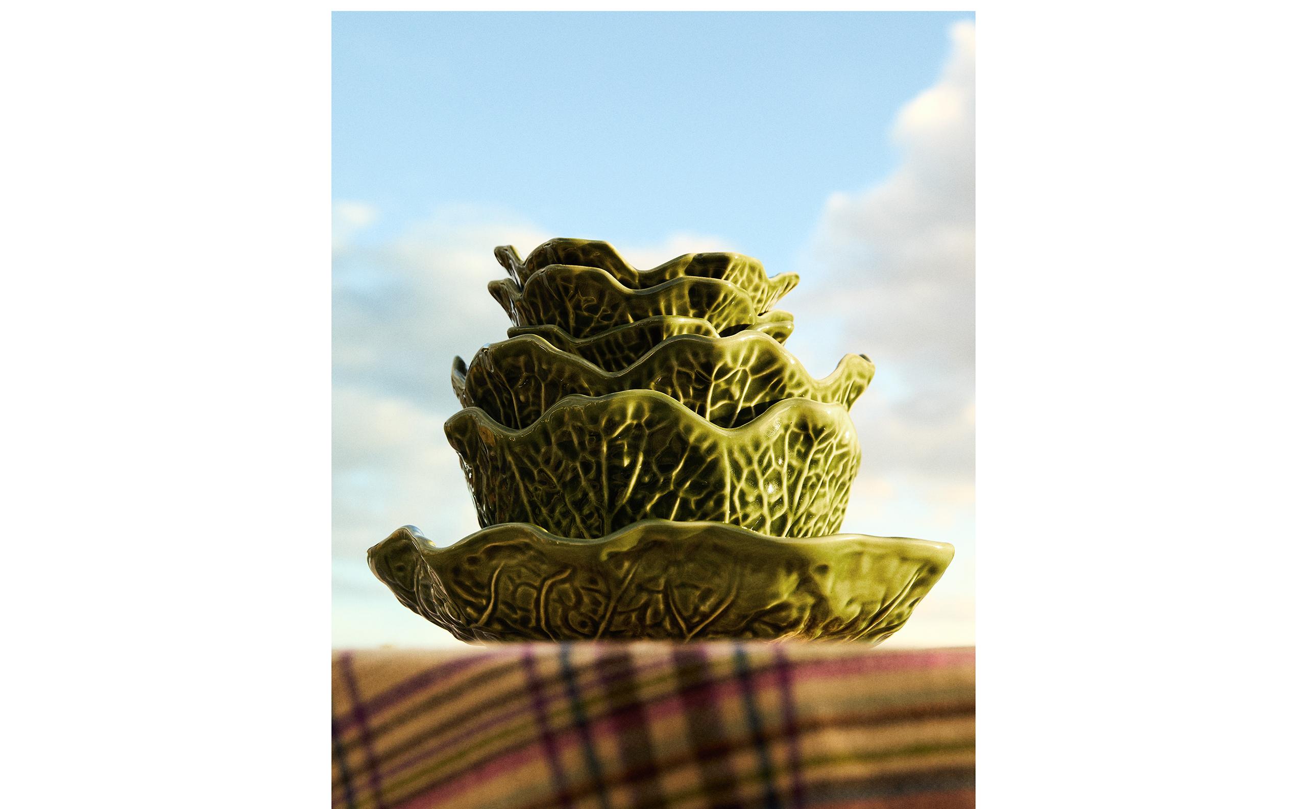 CABBAGE-SHAPED STONEWARE TABLEWARE