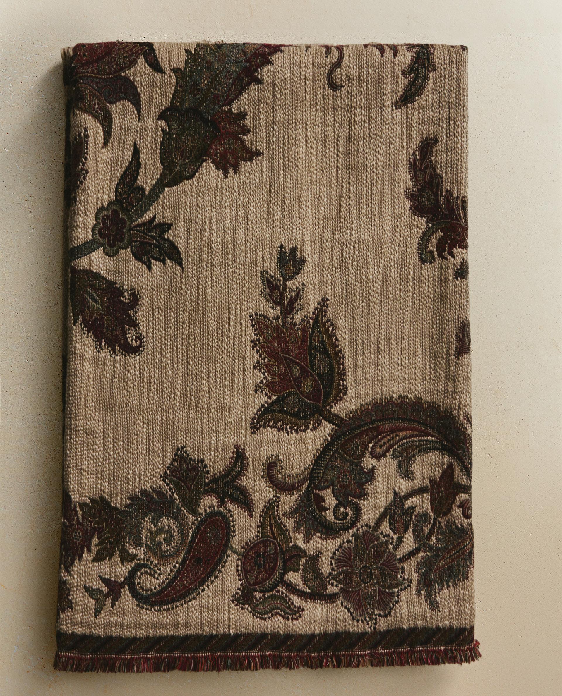 JACQUARD BLANKET
