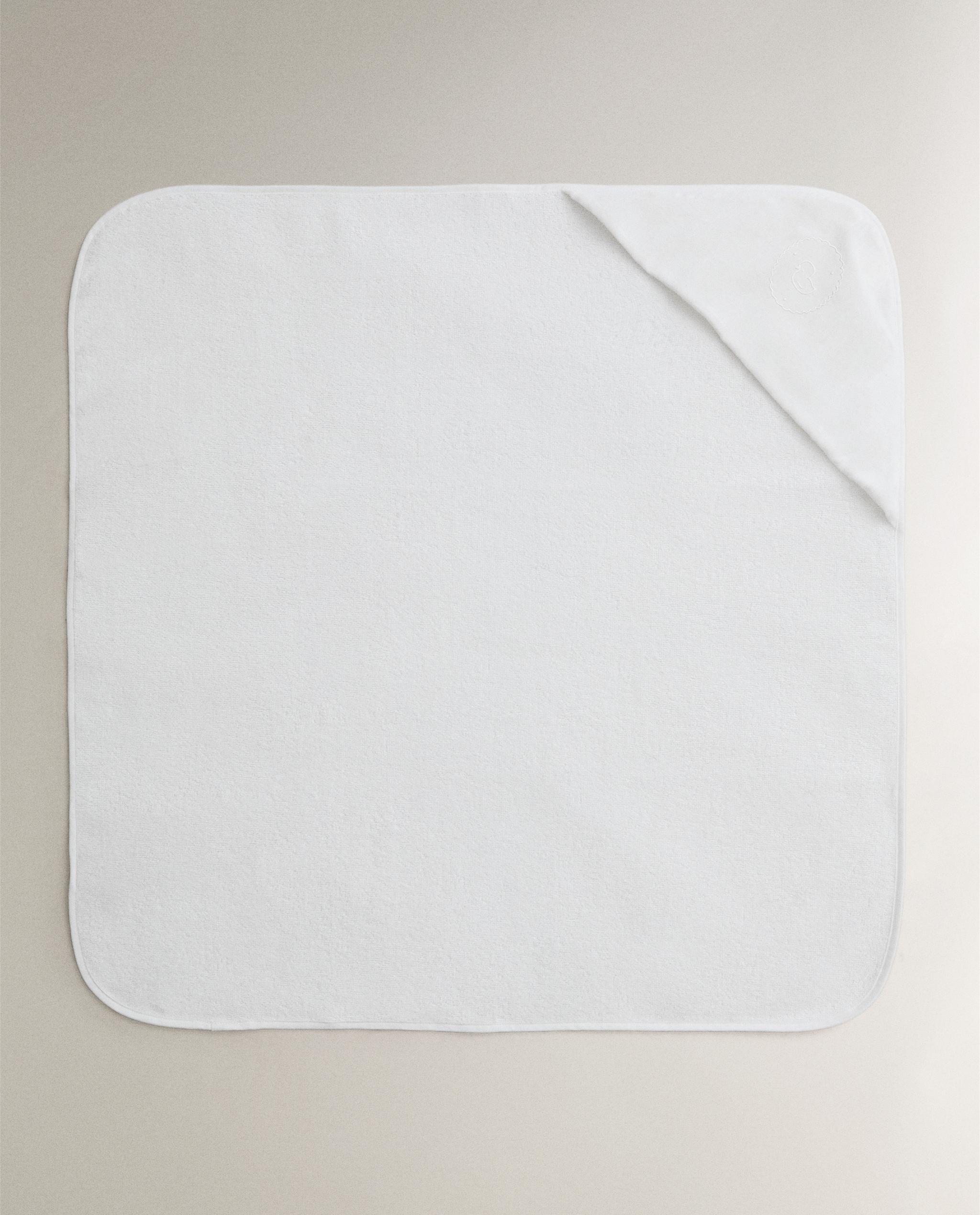EMBROIDERED HOODED BABY TOWEL product thumbnail 5
