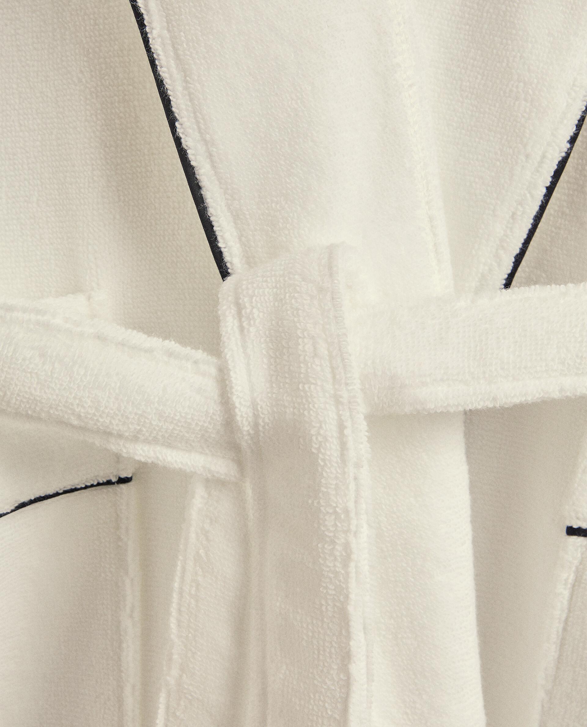 BATHROBE WITH PIPING (400 GXM²) product thumbnail 18