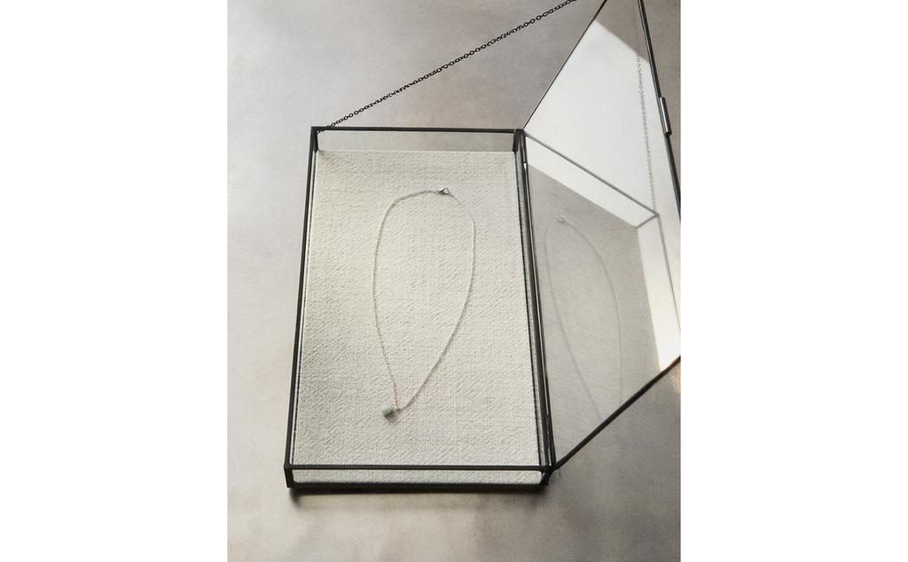 JEWELLERY BOX WITH BLACK METAL BORDER JEWELLERY BOX WITH BLACK METAL BORDER