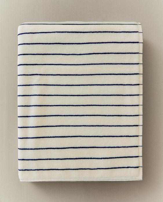 BADETUCH MIT FARBIGEM STREIFEN