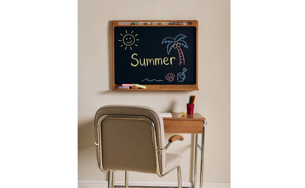 KIDS' WOODEN BLACKBOARD