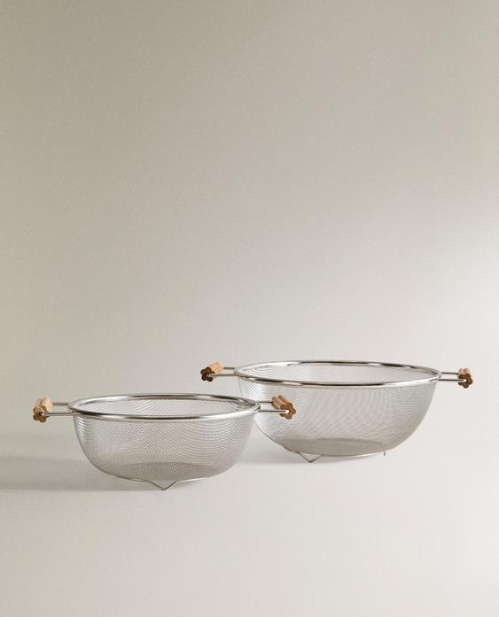 KITCHEN COLANDER WITH WOODEN HANDLES KITCHEN COLANDER WITH WOODEN HANDLES