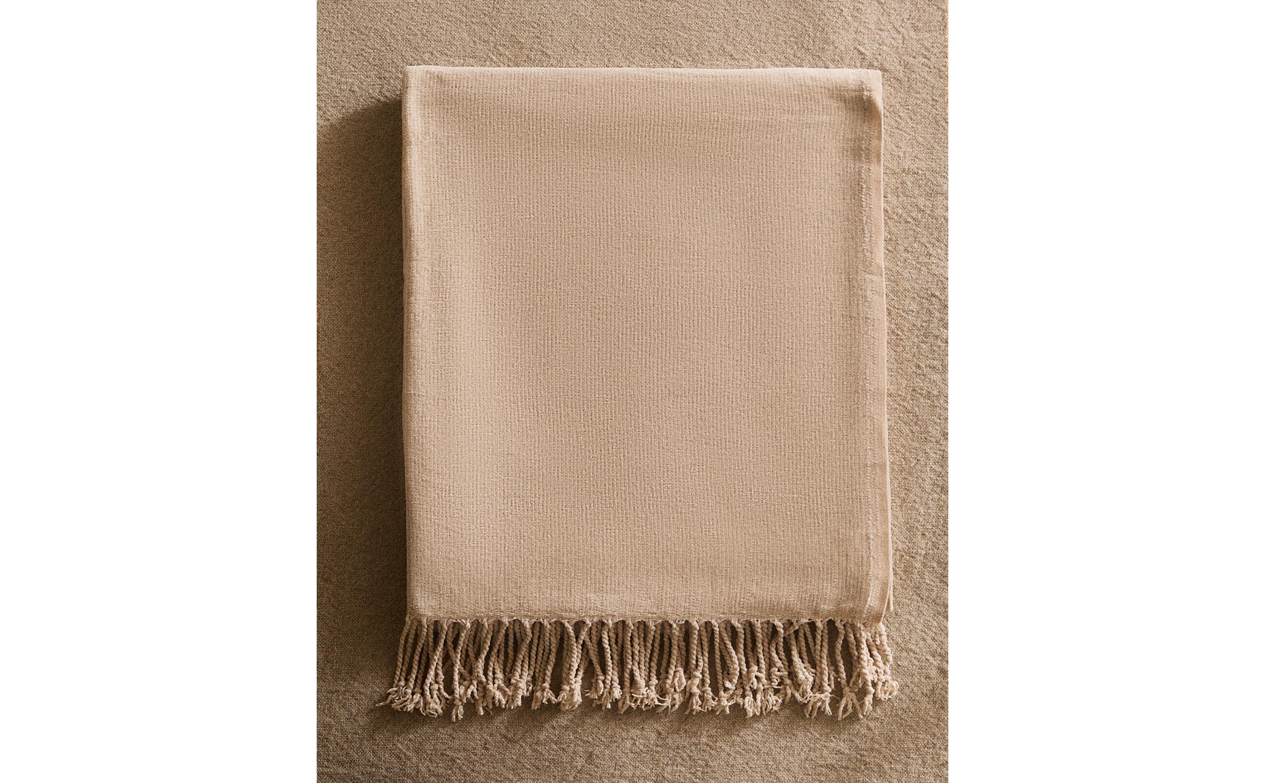 リビングルームにぴったりな薄手の掛布 | Zara Home 日本/Japan
