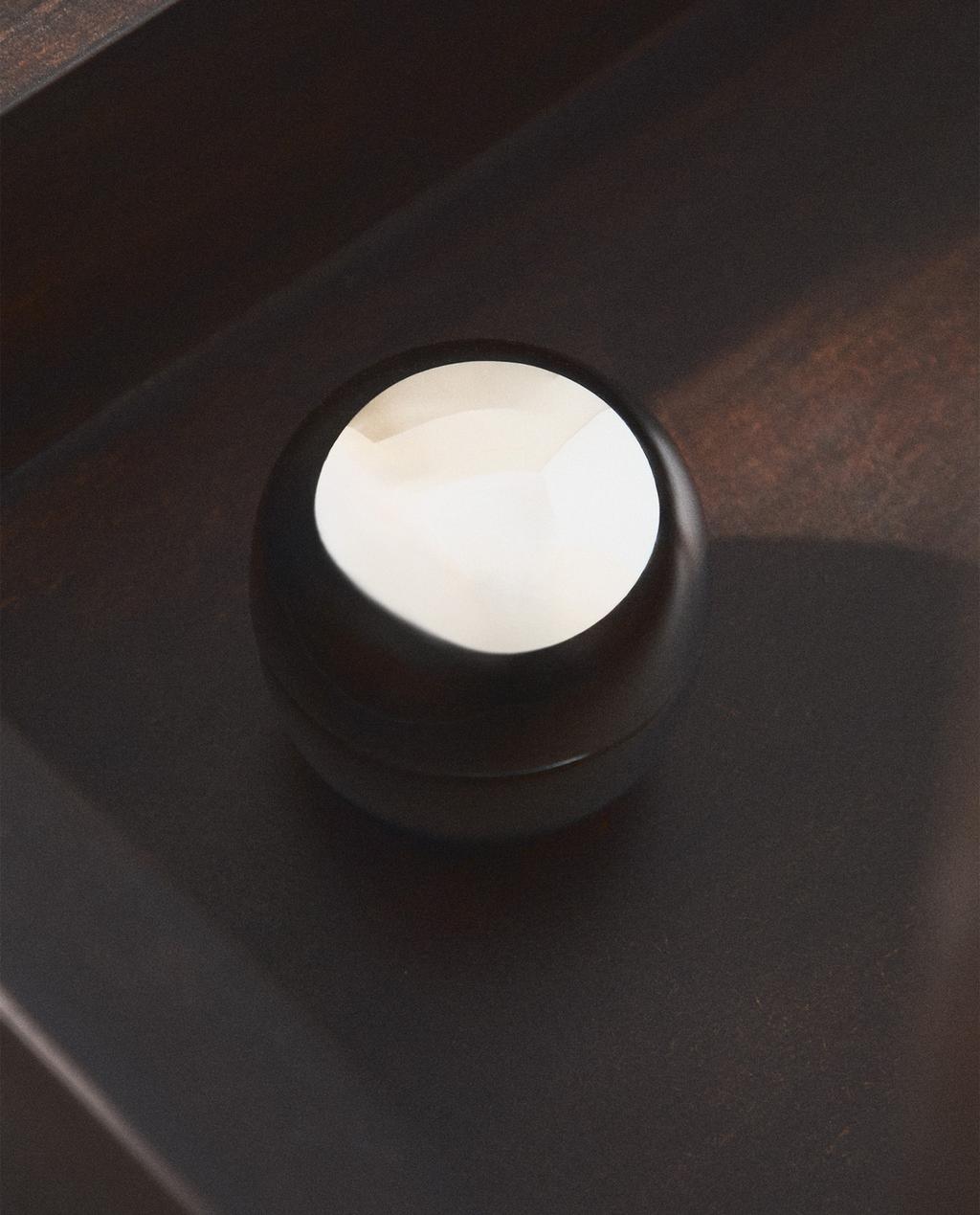 MAJHNA OKROGLA ŠKATLA IZ NERJAVEČEGA JEKLA