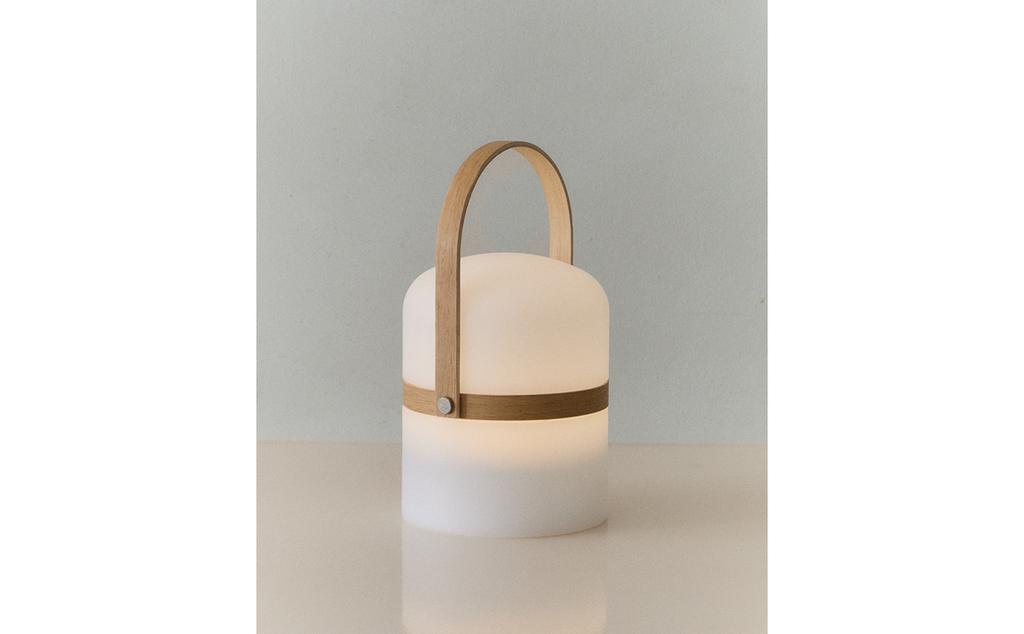 CORDLESS TABLE LAMP WITH HANDLE CORDLESS TABLE LAMP WITH HANDLE