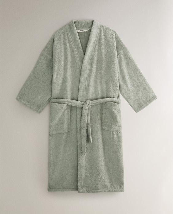 HIGH QUALITY COTTON BATHROBE (420 GXM²) HIGH QUALITY COTTON BATHROBE (420 GXM²)