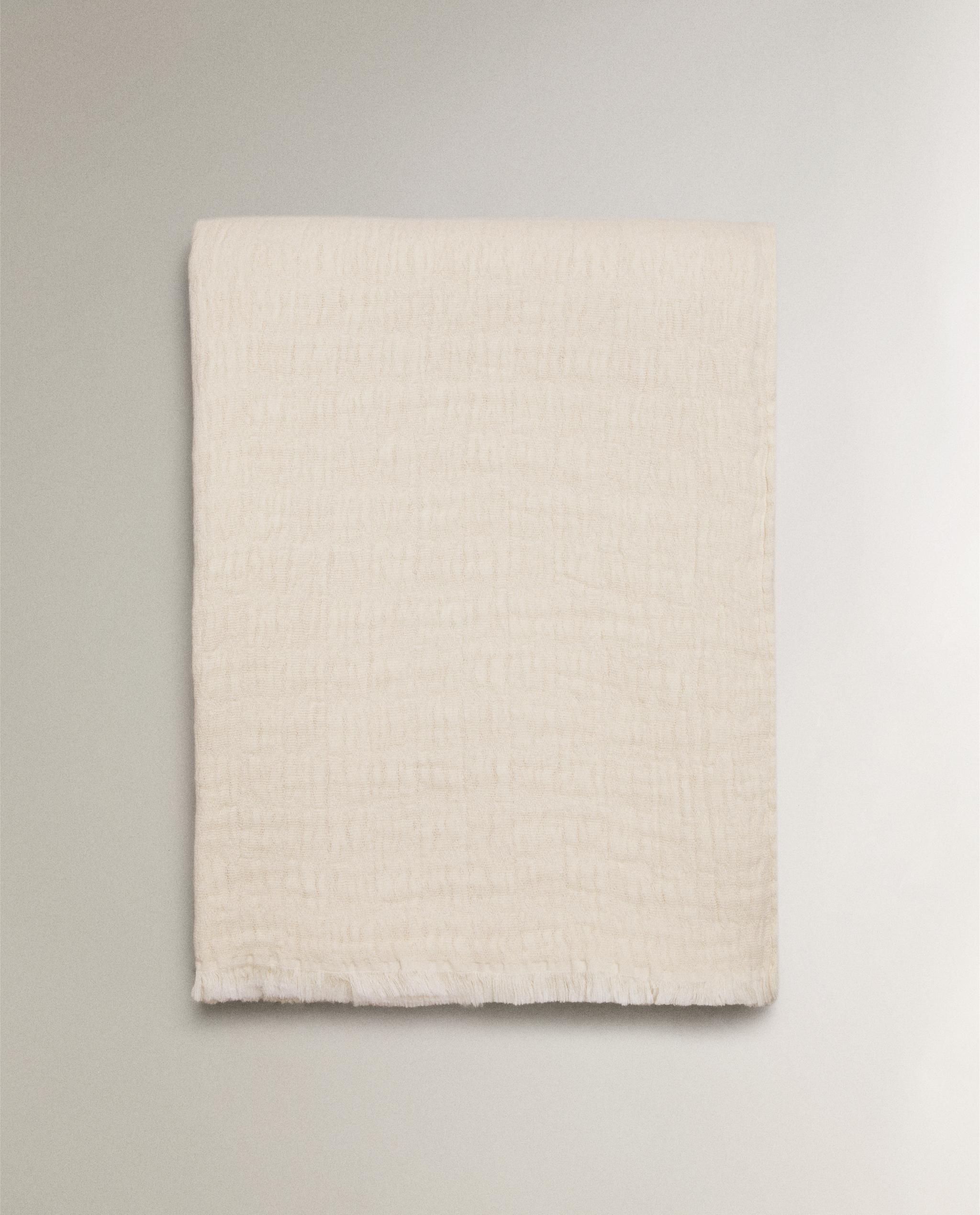 TEXTURED JACQUARD THROW product thumbnail 3