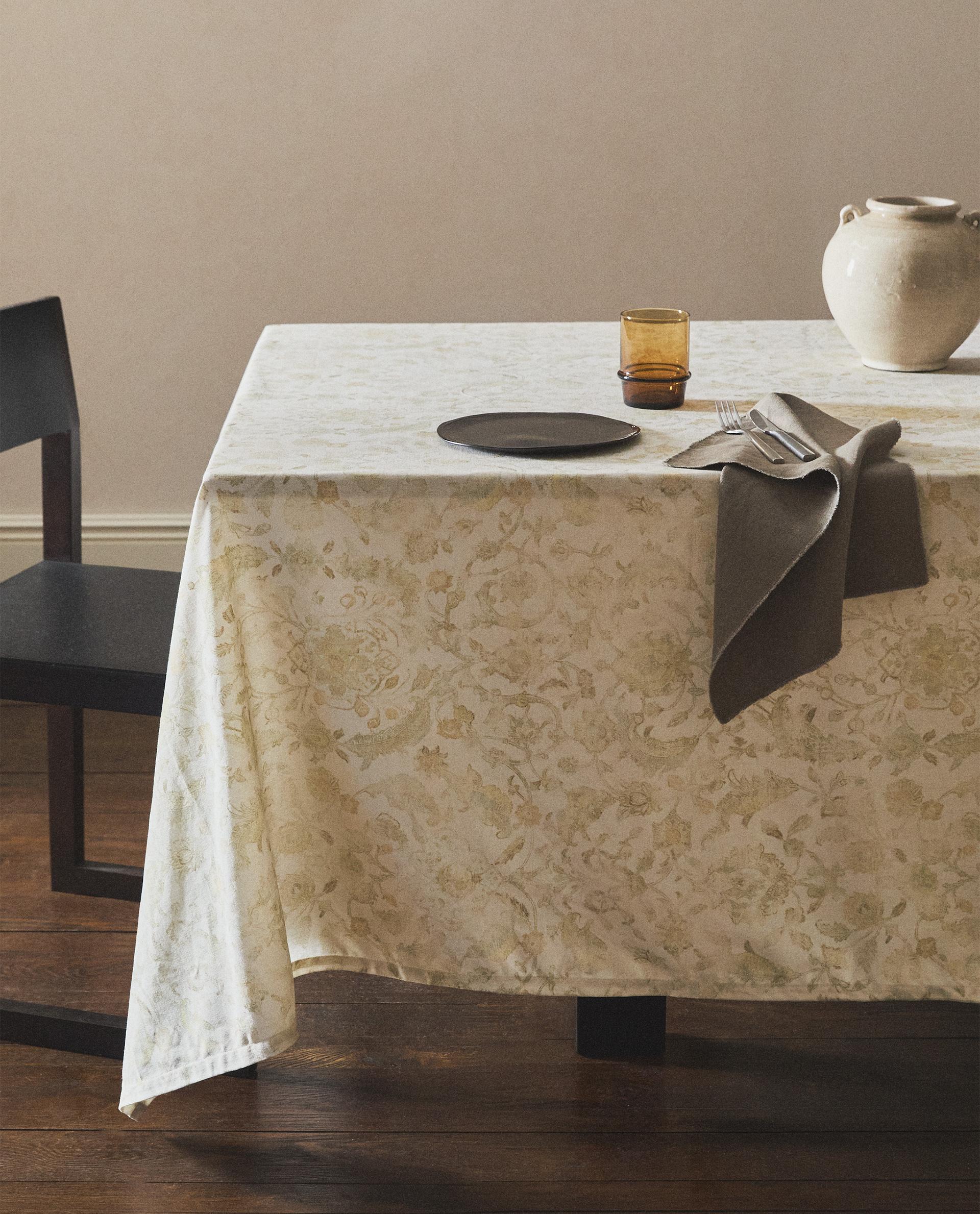 Nappe damassée 25m blanc | Fêtes en folie Nappe damassée 25m blanc | Fêtes en folie