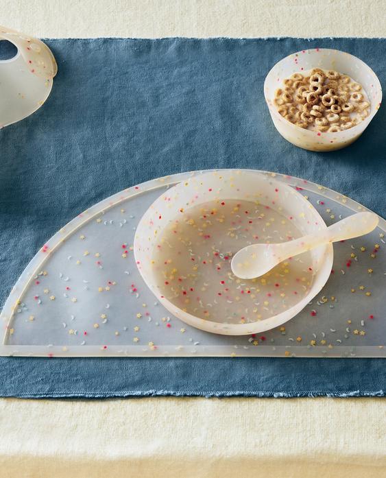 ДЕТСКИ КОМПЛЕКТ ЗА ВЕЧЕРЯ С МОТИВ КОНФЕТИ