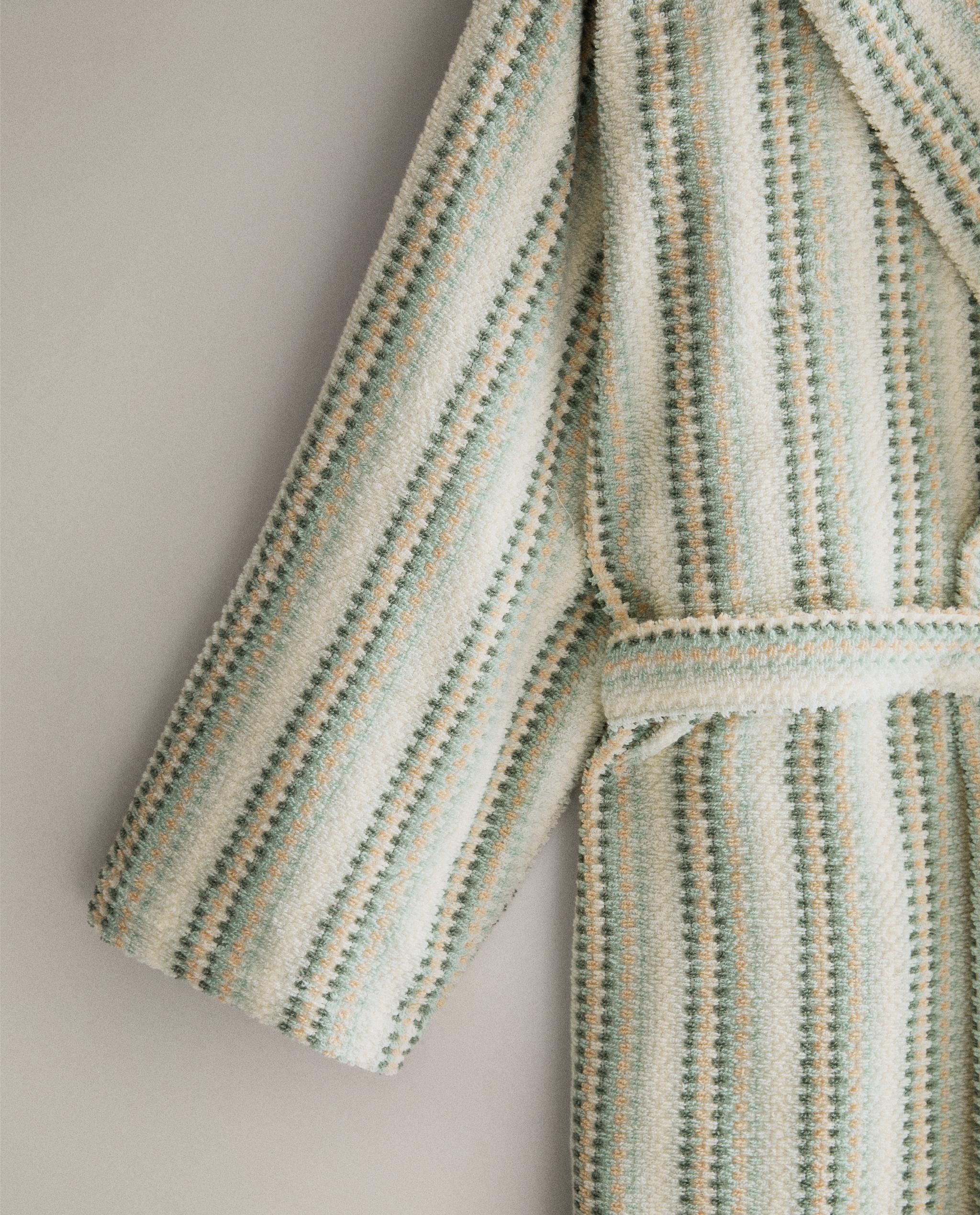 STRIPED HOODED BATHROBE product thumbnail 8