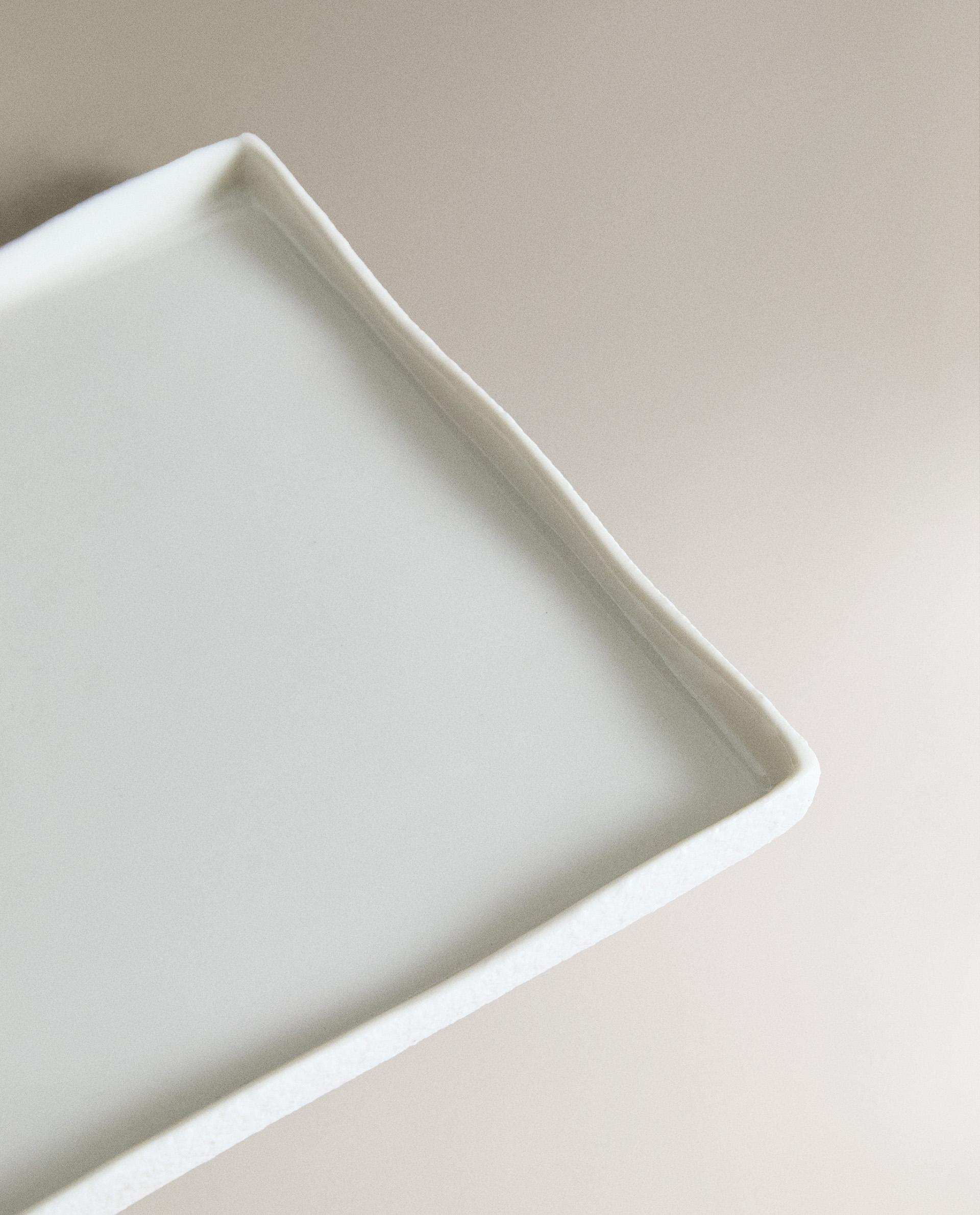 TEXTURED CERAMIC BATHROOM TRAY