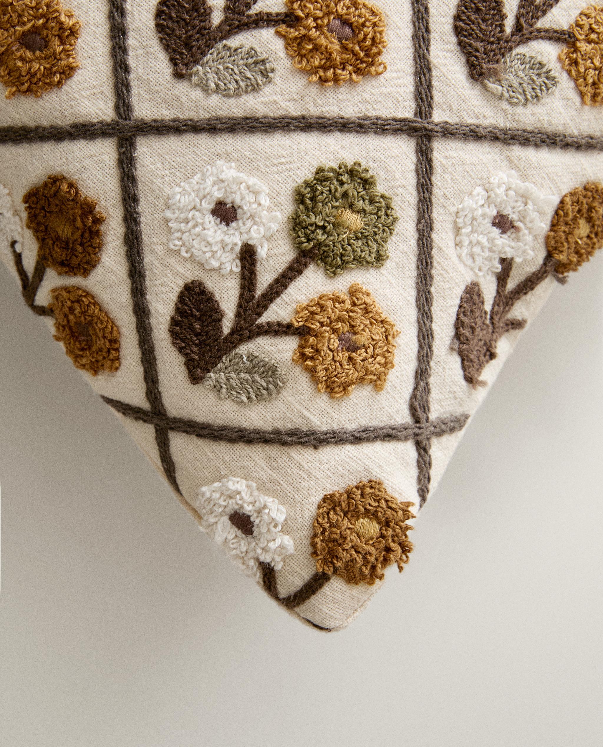 TUFTING CUSHION COVER product thumbnail 9