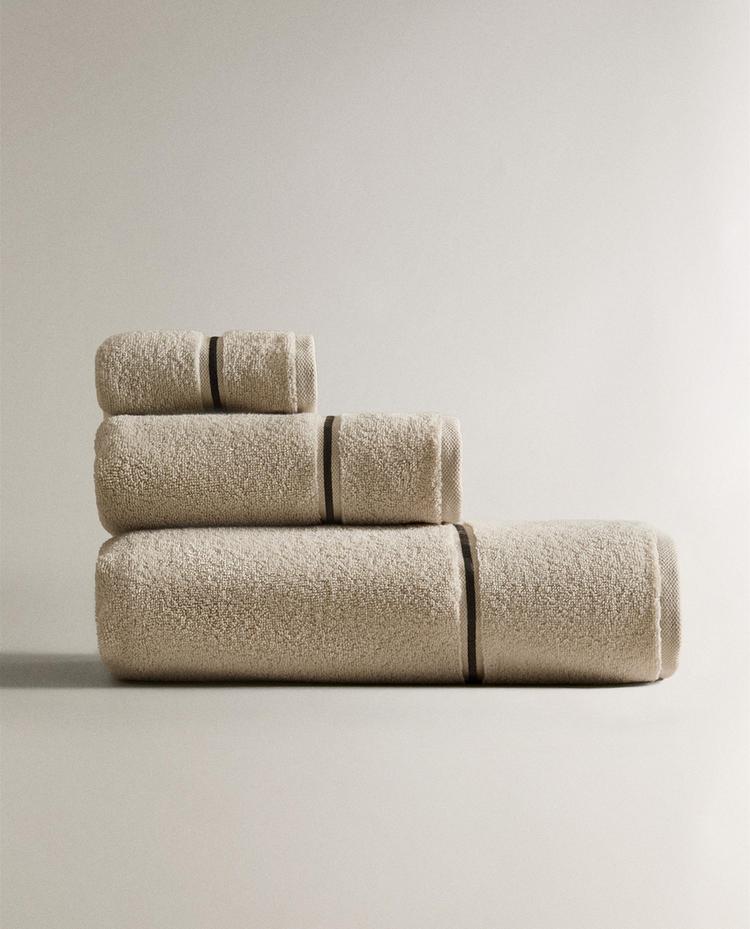 EMBROIDERED TRIM BATH TOWEL