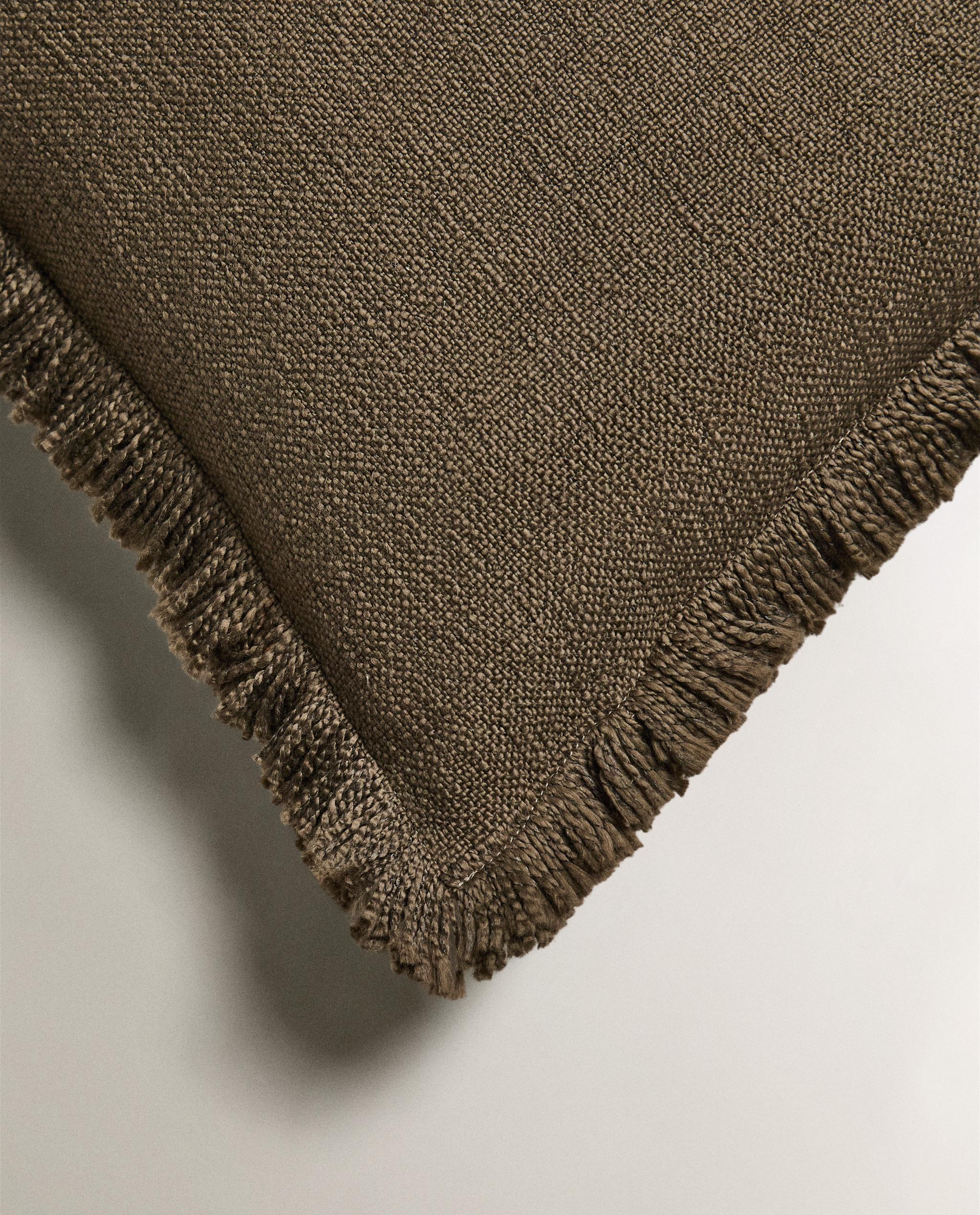 ソファとリビングルームの装飾クッション | Zara Home 日本/Japan