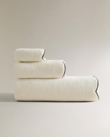 BATH TOWEL WITH SCALLOPED EDGE