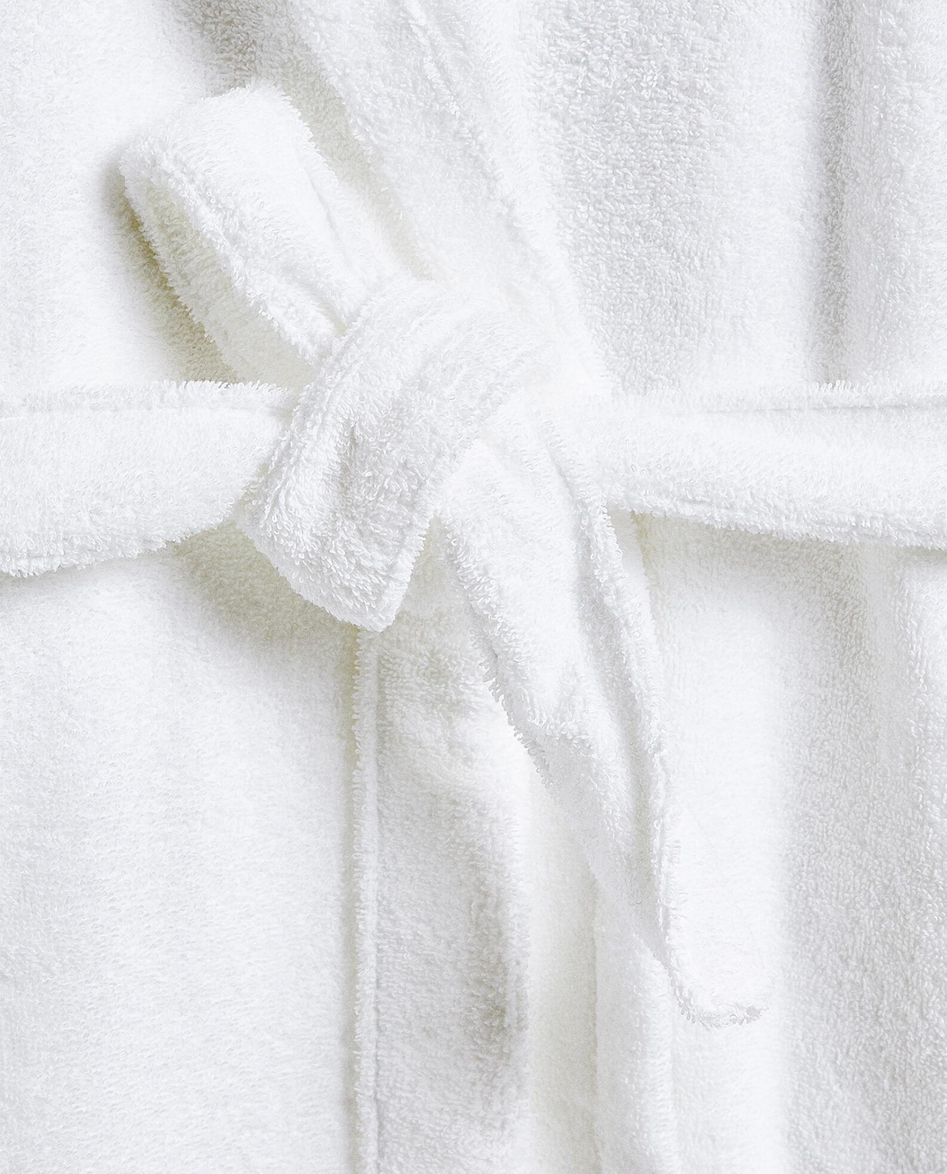 HOODED BATHROBE (360 GXM²)