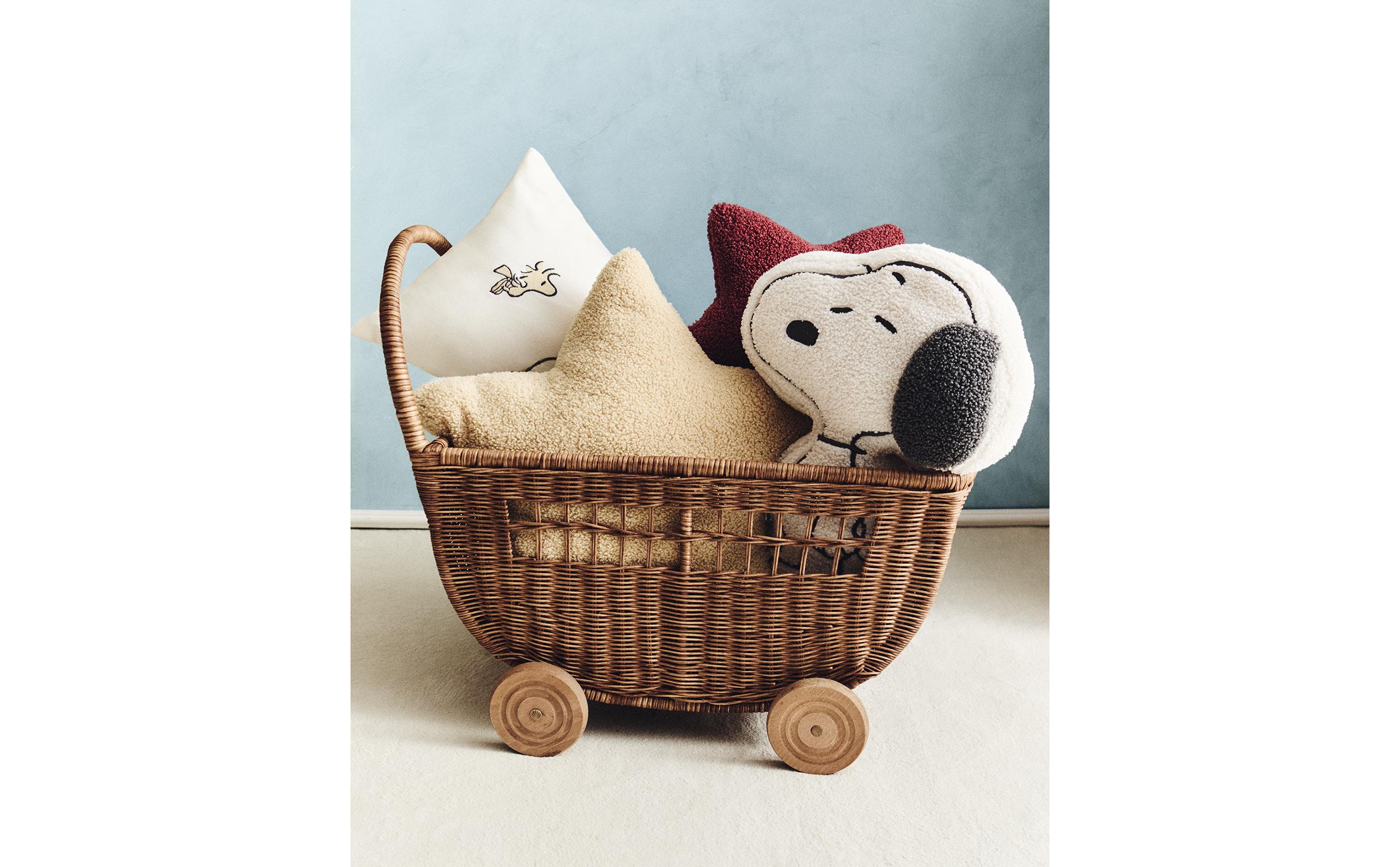 CHILDREN'S PEANUTS™ CUSHIONS