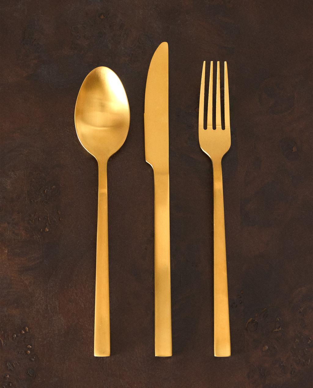 סט סכו"ם 3 חלקים מפלדה בצבע זהב