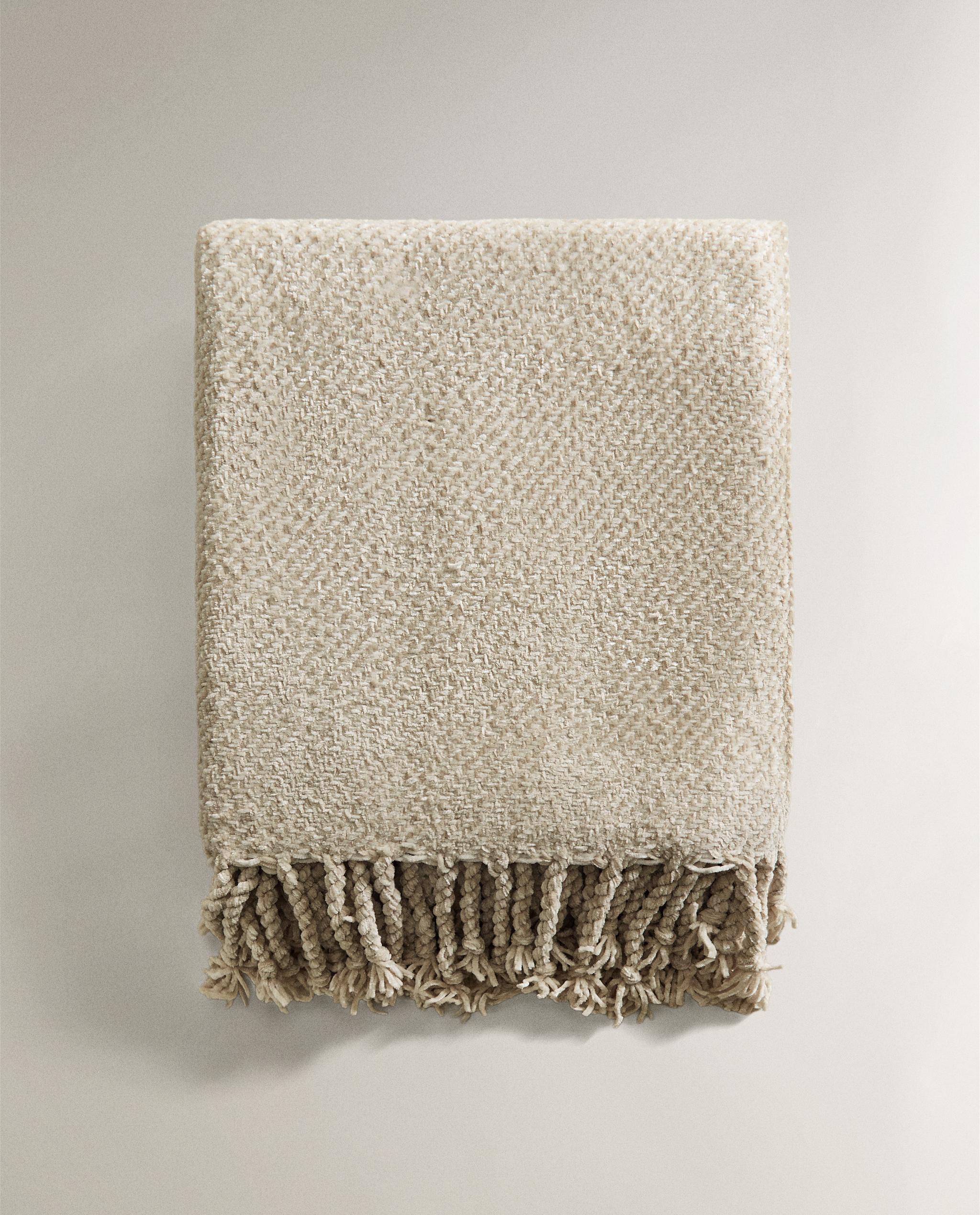 FRINGED DECORATIVE THROW product thumbnail 6