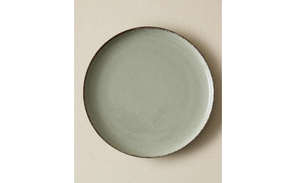PORCELAIN DINNER PLATE WITH ANTIQUE FINISH RIM