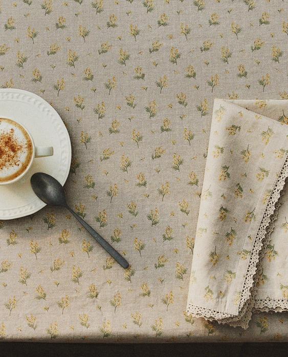 WILDFLOWER TABLECLOTH WITH LACE TRIM WILDFLOWER TABLECLOTH WITH LACE TRIM