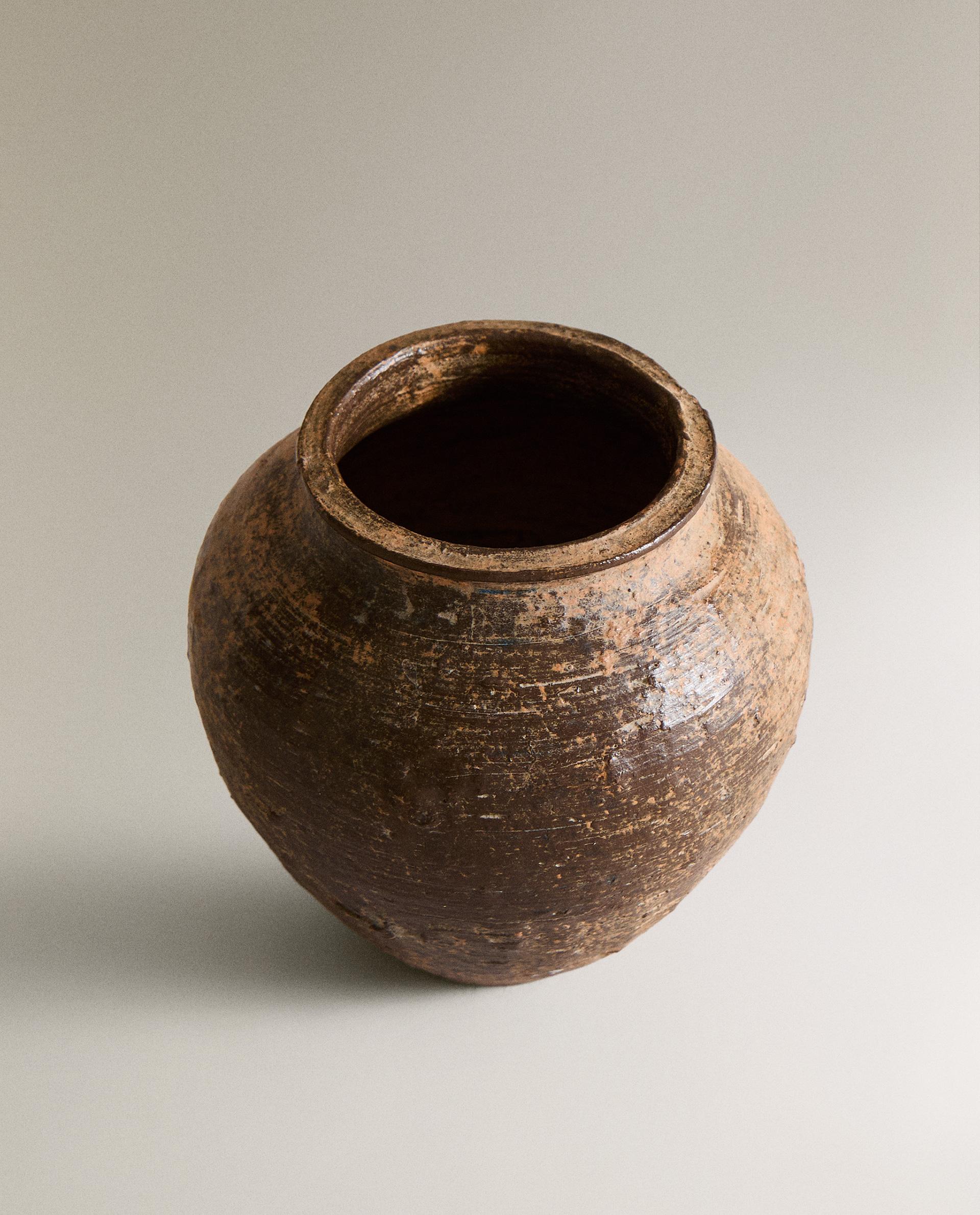 SMALL TERRACOTTA VASE