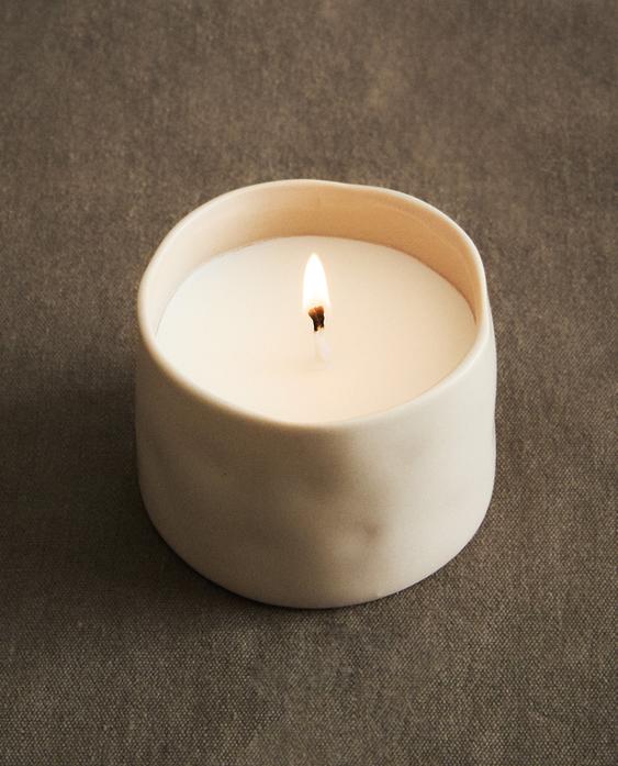 (150 G) VELA AROMÁTICA FLOR DE NOVIEMBRE