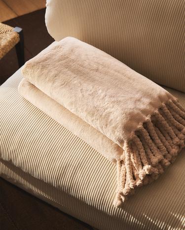 FLEECE BLANKET WITH FRINGING