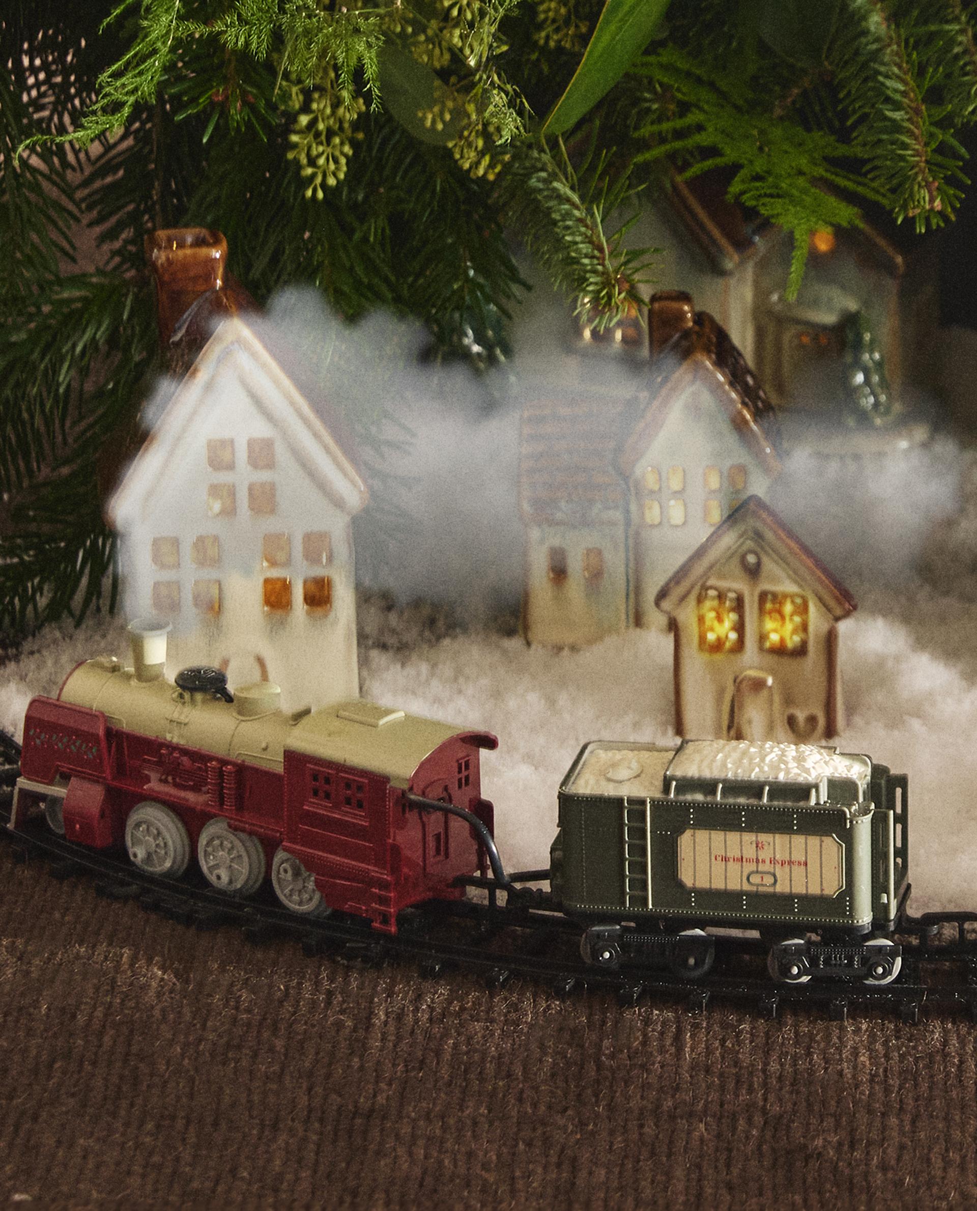CHILDREN'S CHRISTMAS STEAM TRAIN TOY SET