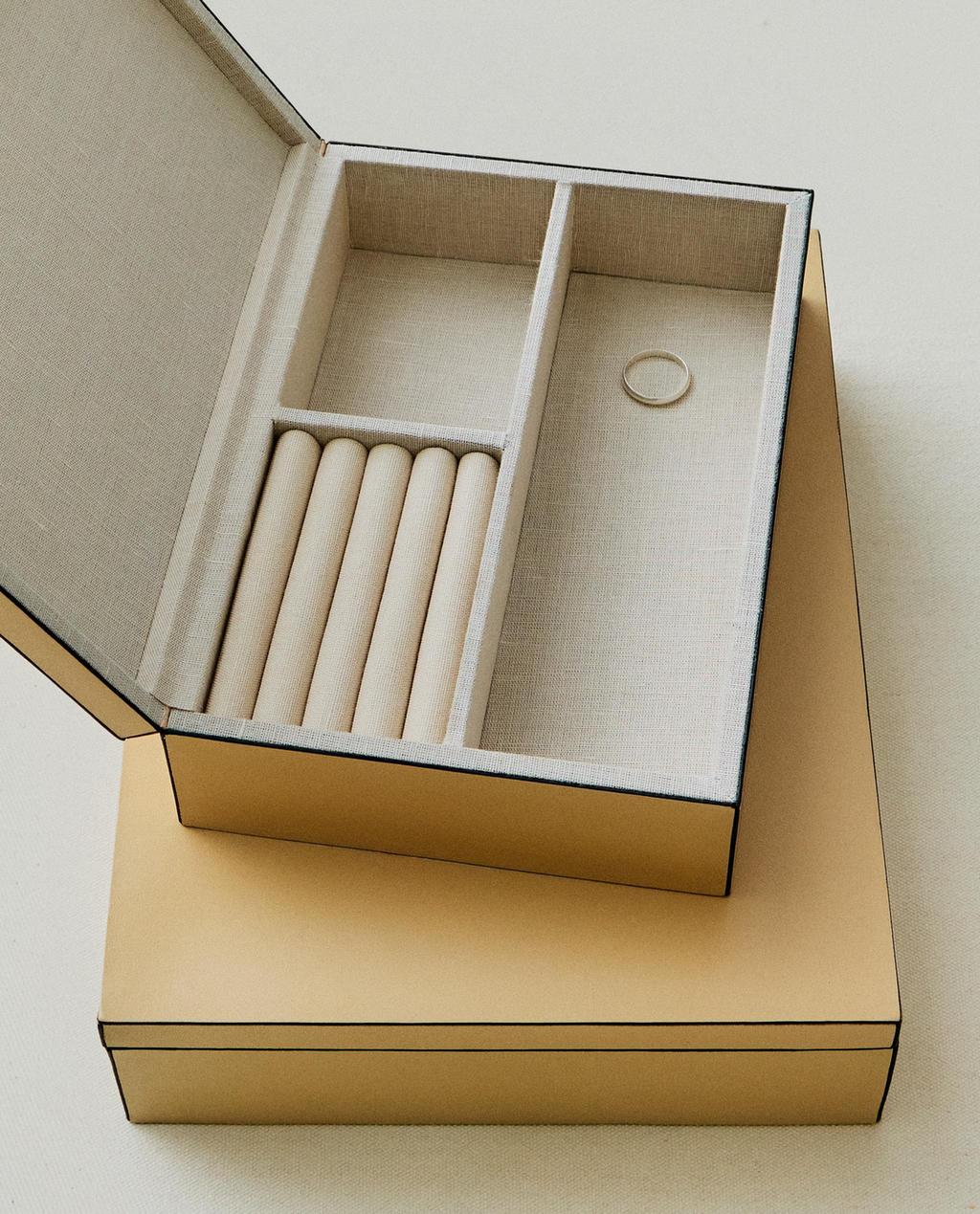 Leather jewellery box