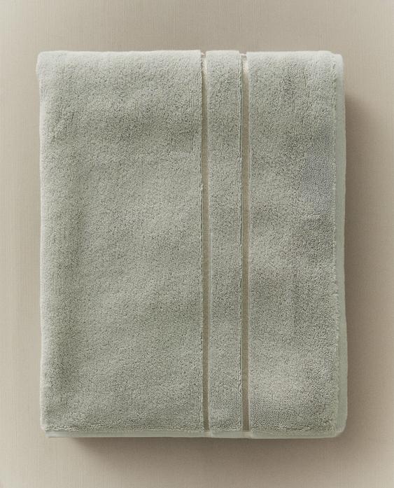 BATH TOWEL WITH LINED TRIM BATH TOWEL WITH LINED TRIM