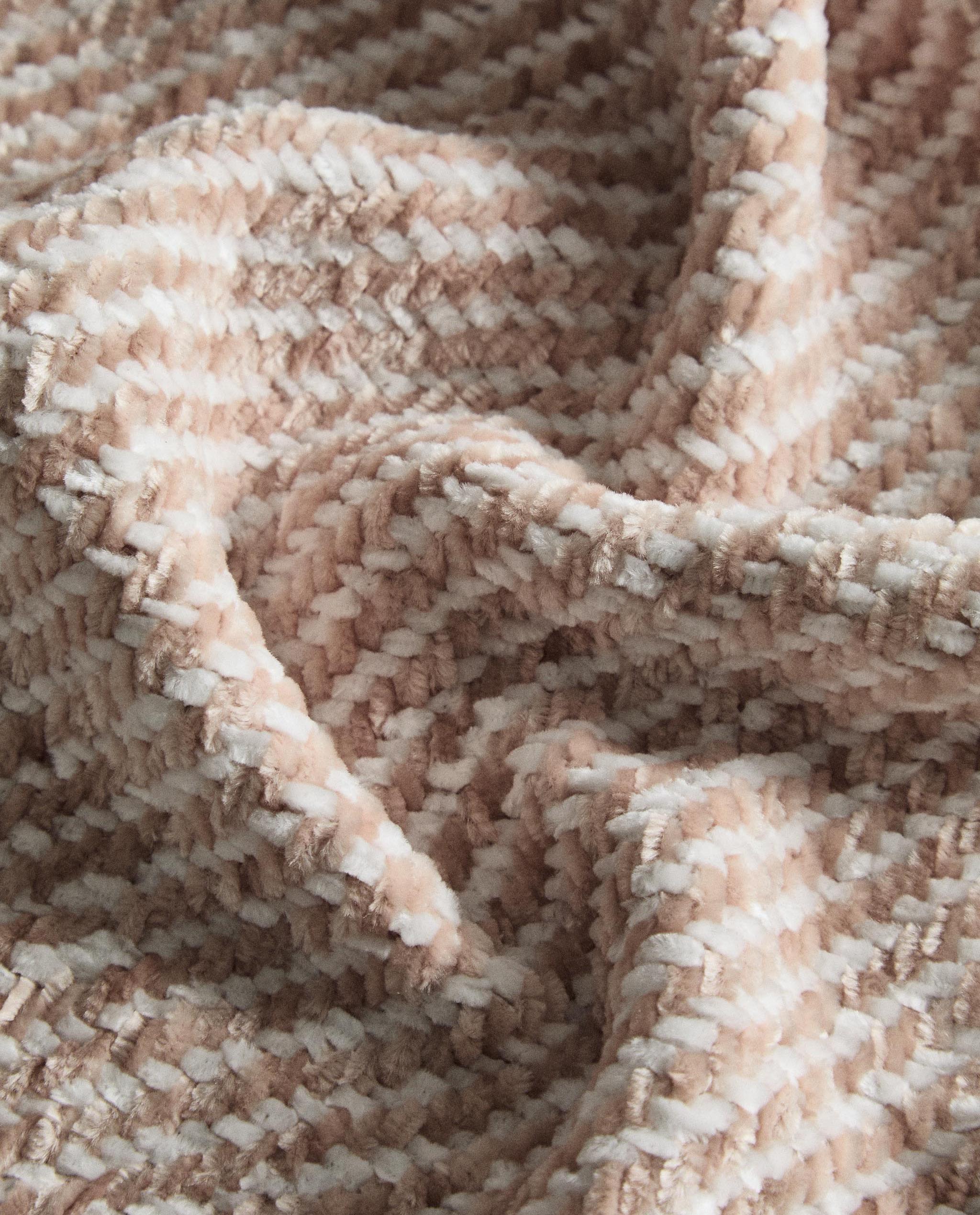 FRINGED DECORATIVE THROW product thumbnail 14